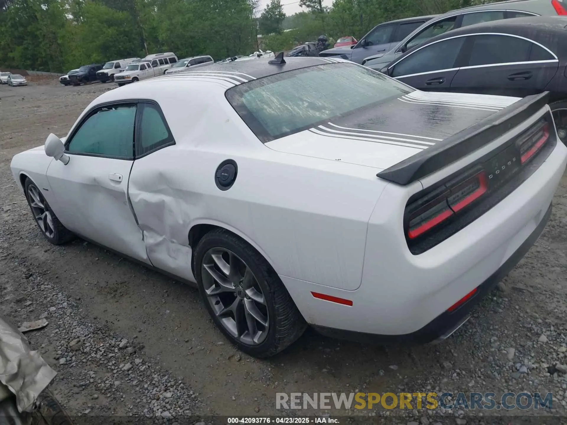 3 Photograph of a damaged car 2C3CDZBT4KH604103 DODGE CHALLENGER 2019