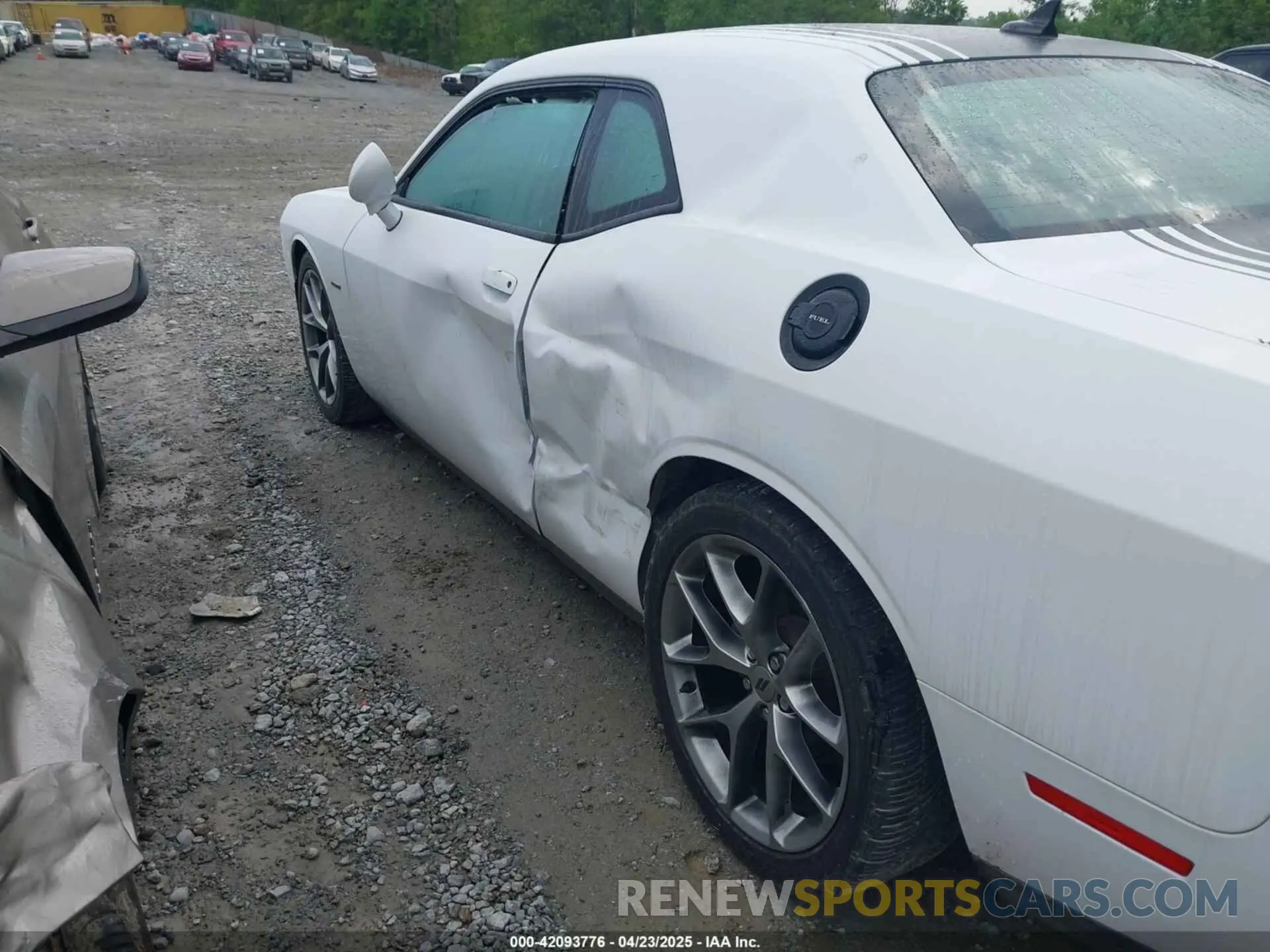 6 Photograph of a damaged car 2C3CDZBT4KH604103 DODGE CHALLENGER 2019
