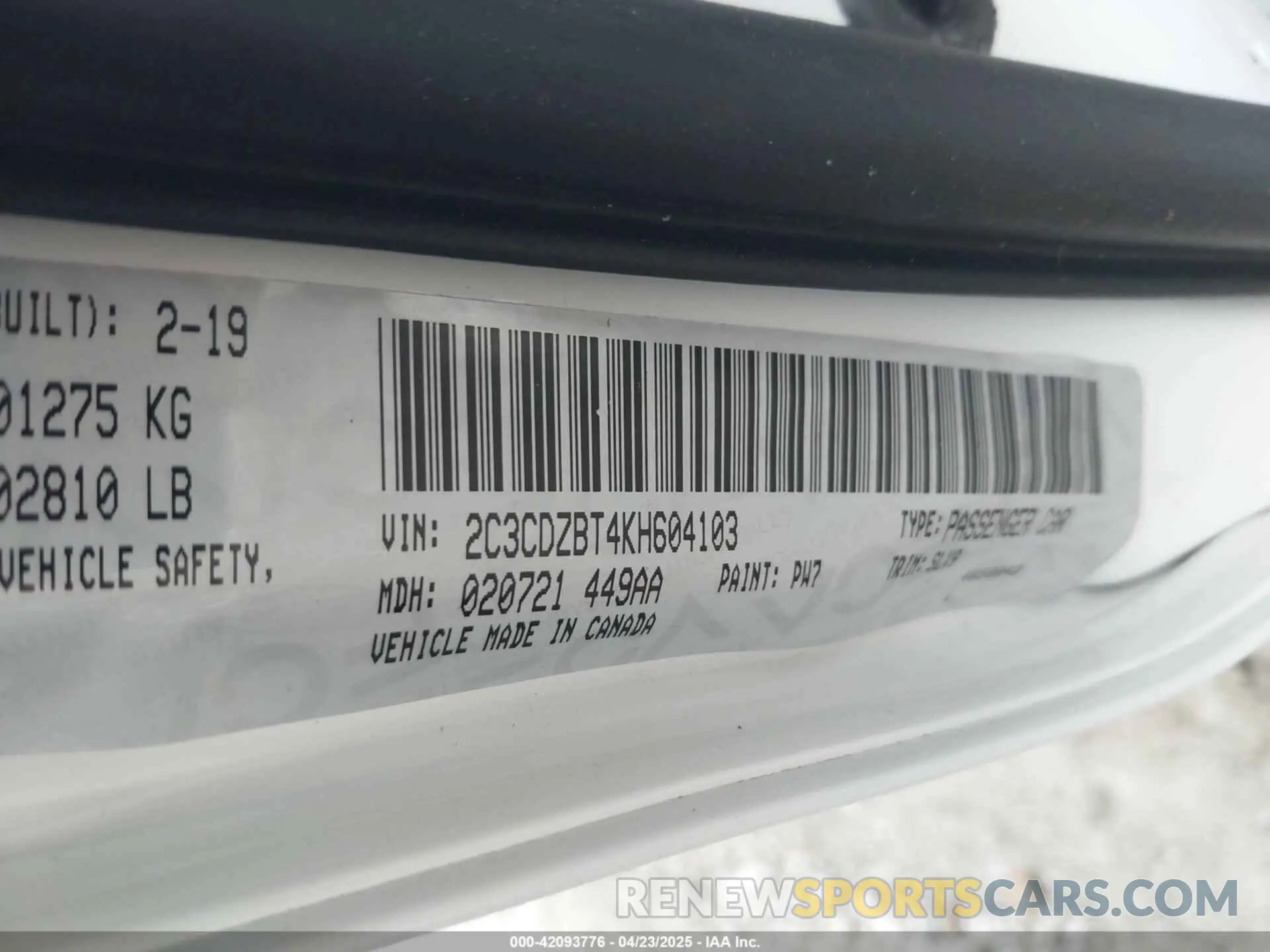 9 Photograph of a damaged car 2C3CDZBT4KH604103 DODGE CHALLENGER 2019