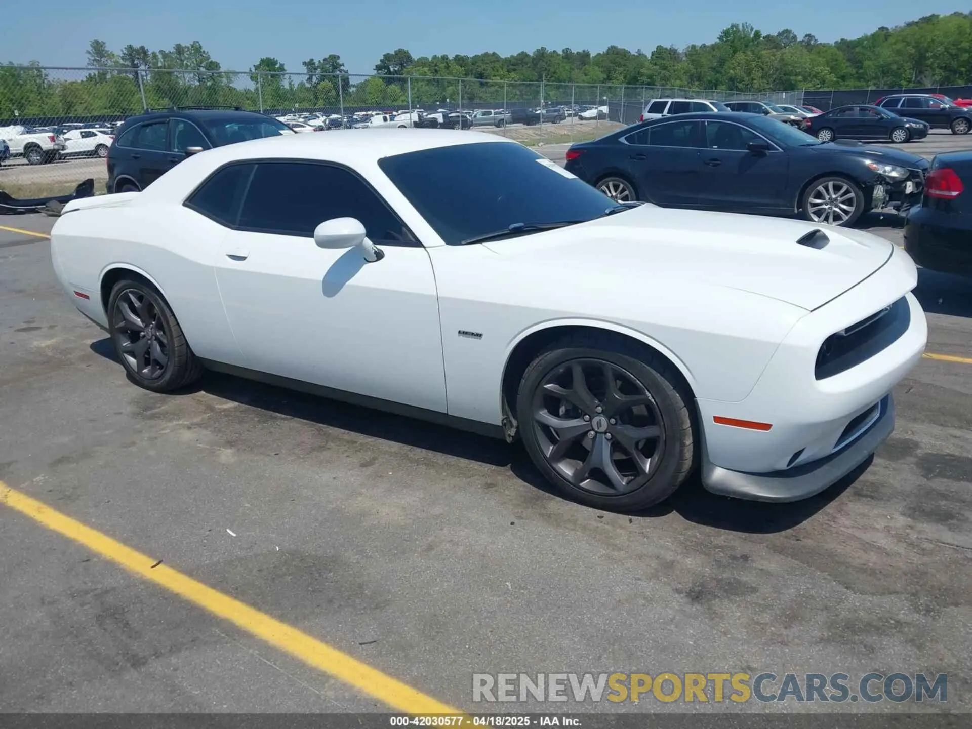 1 Photograph of a damaged car 2C3CDZBT4KH629423 DODGE CHALLENGER 2019