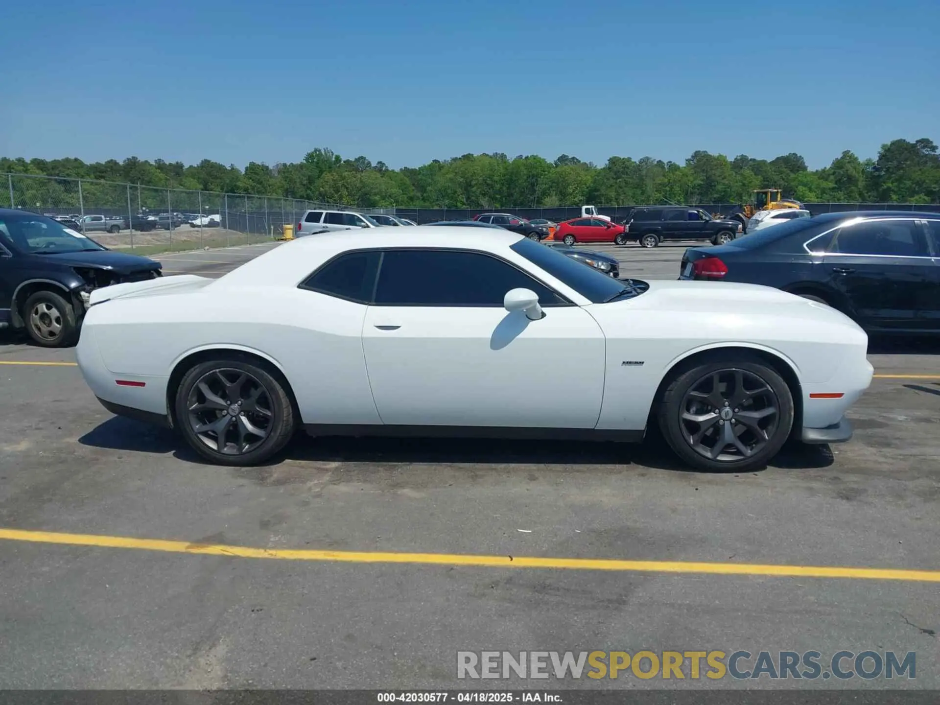 13 Photograph of a damaged car 2C3CDZBT4KH629423 DODGE CHALLENGER 2019