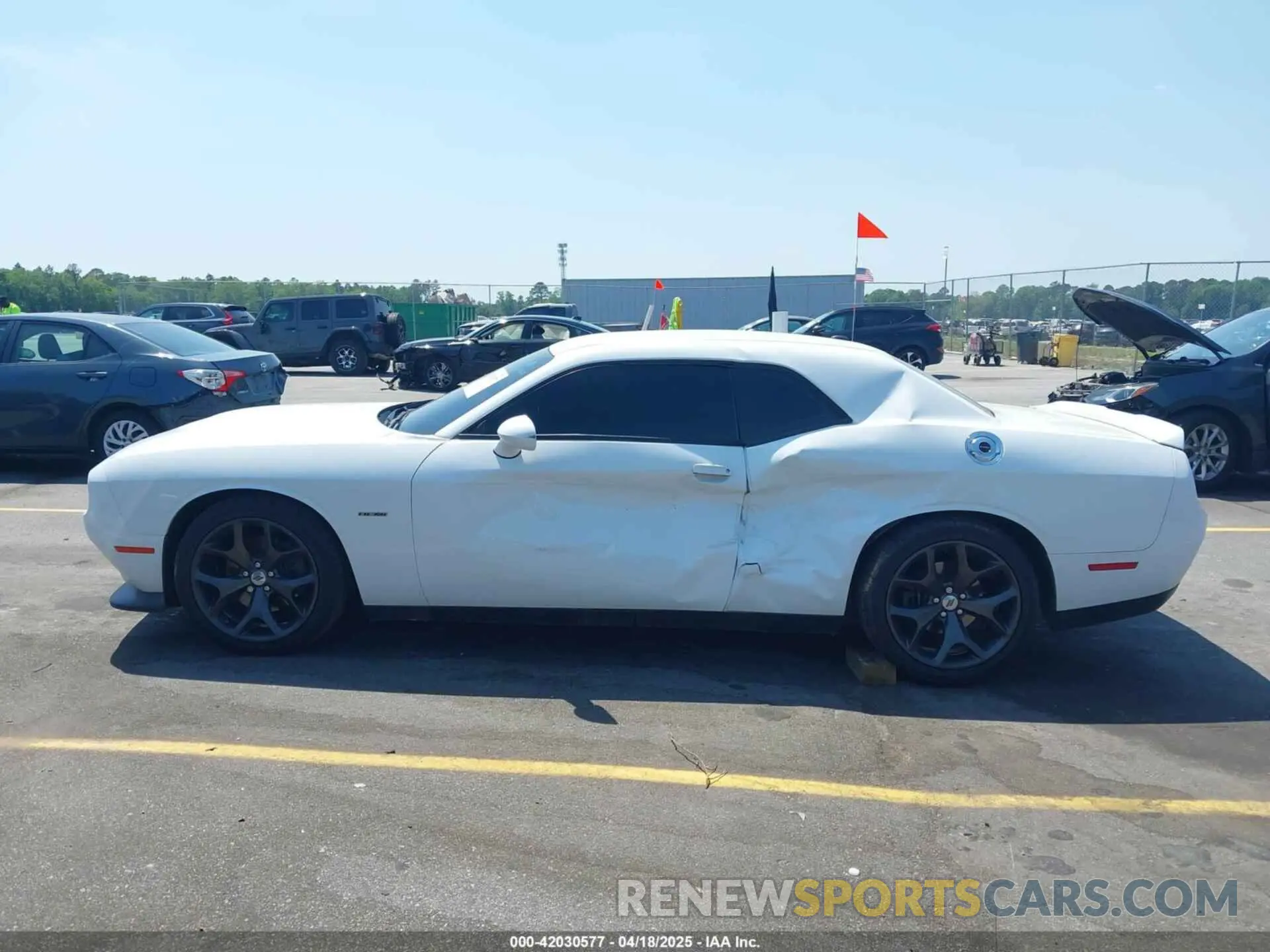 14 Photograph of a damaged car 2C3CDZBT4KH629423 DODGE CHALLENGER 2019