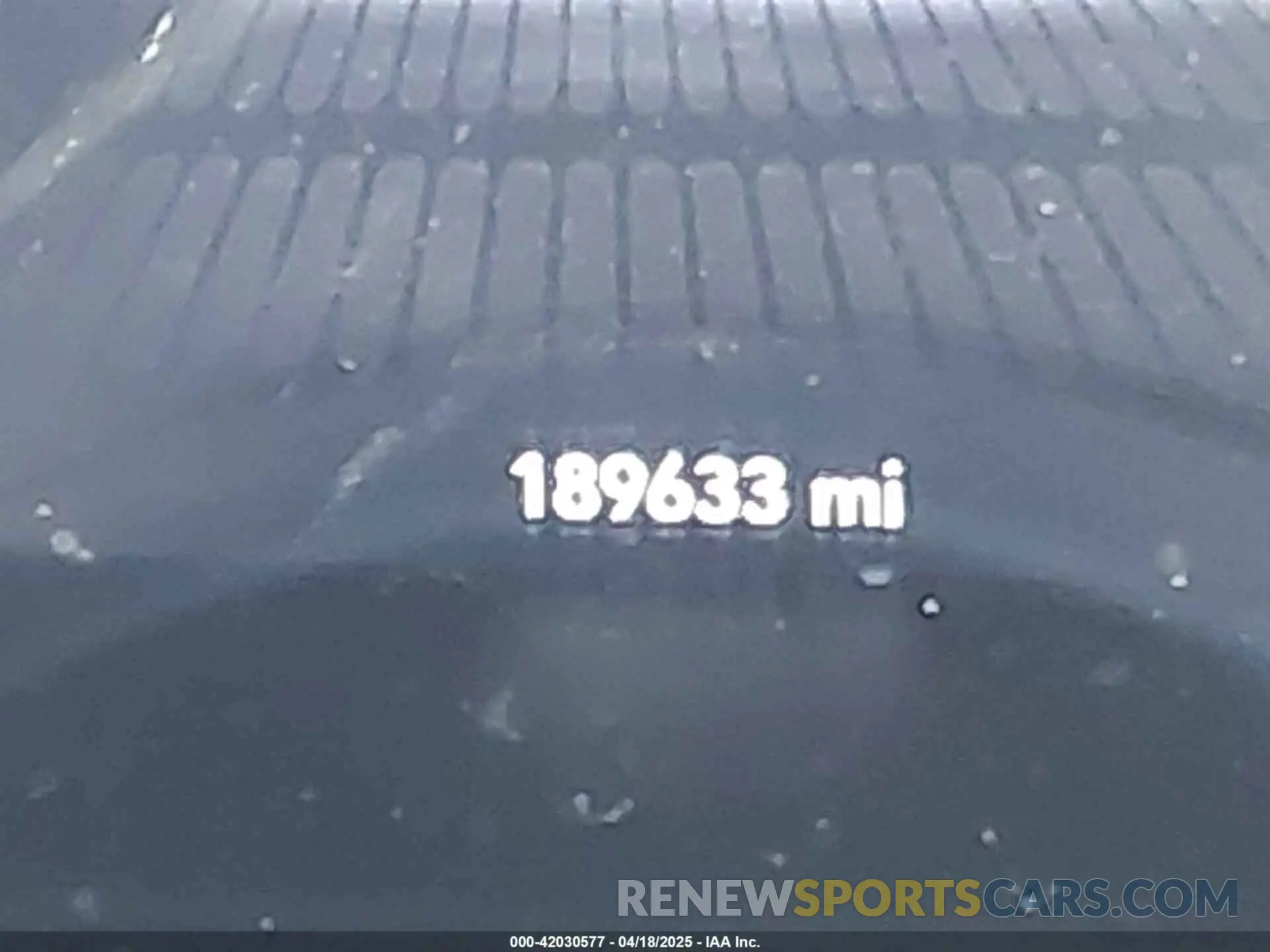 15 Photograph of a damaged car 2C3CDZBT4KH629423 DODGE CHALLENGER 2019