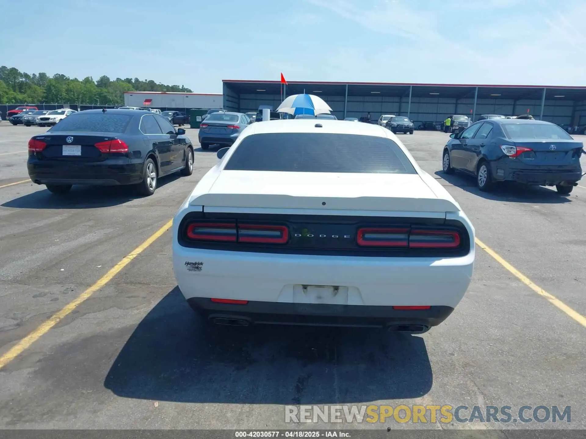 16 Photograph of a damaged car 2C3CDZBT4KH629423 DODGE CHALLENGER 2019