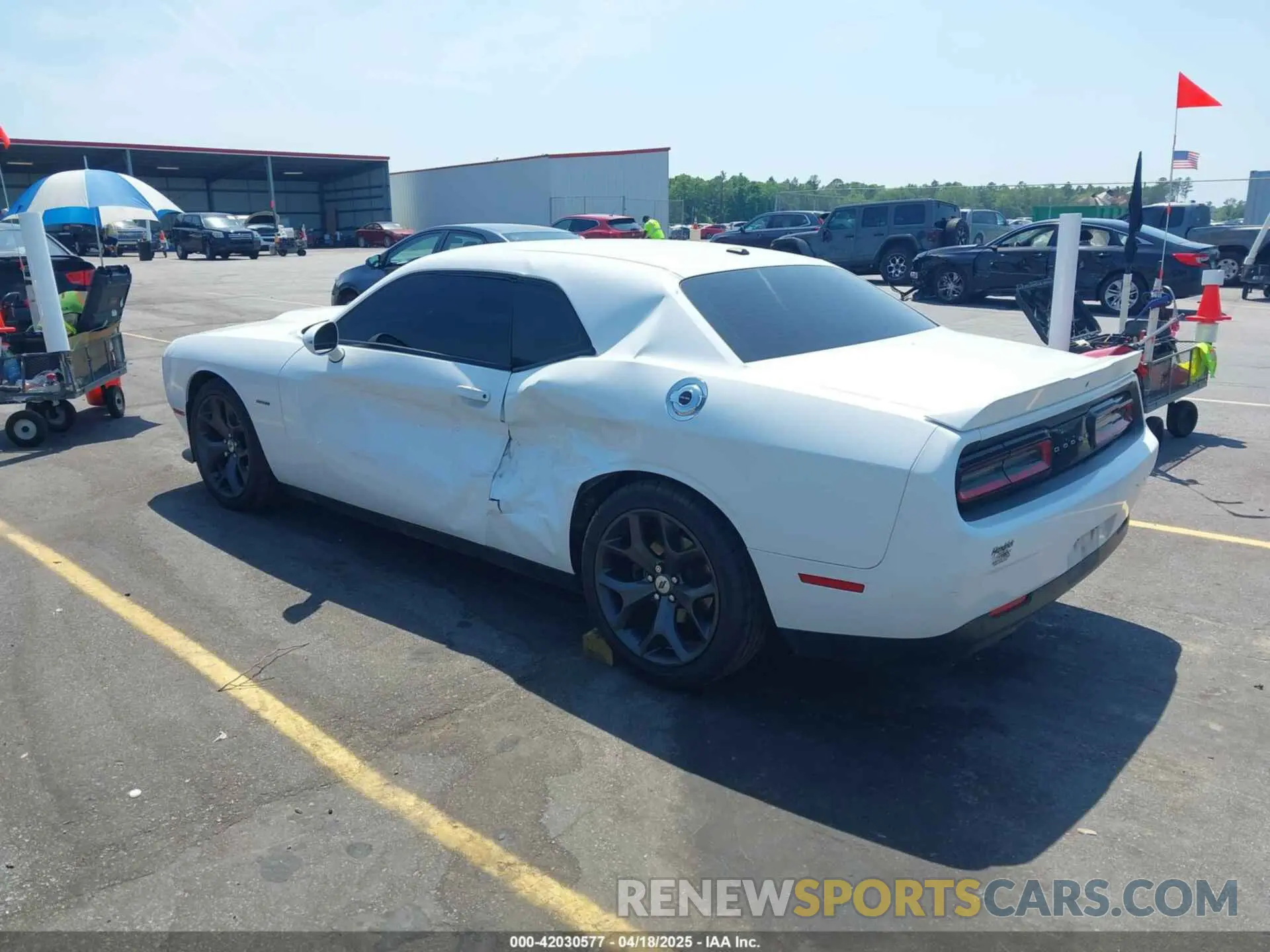 3 Photograph of a damaged car 2C3CDZBT4KH629423 DODGE CHALLENGER 2019