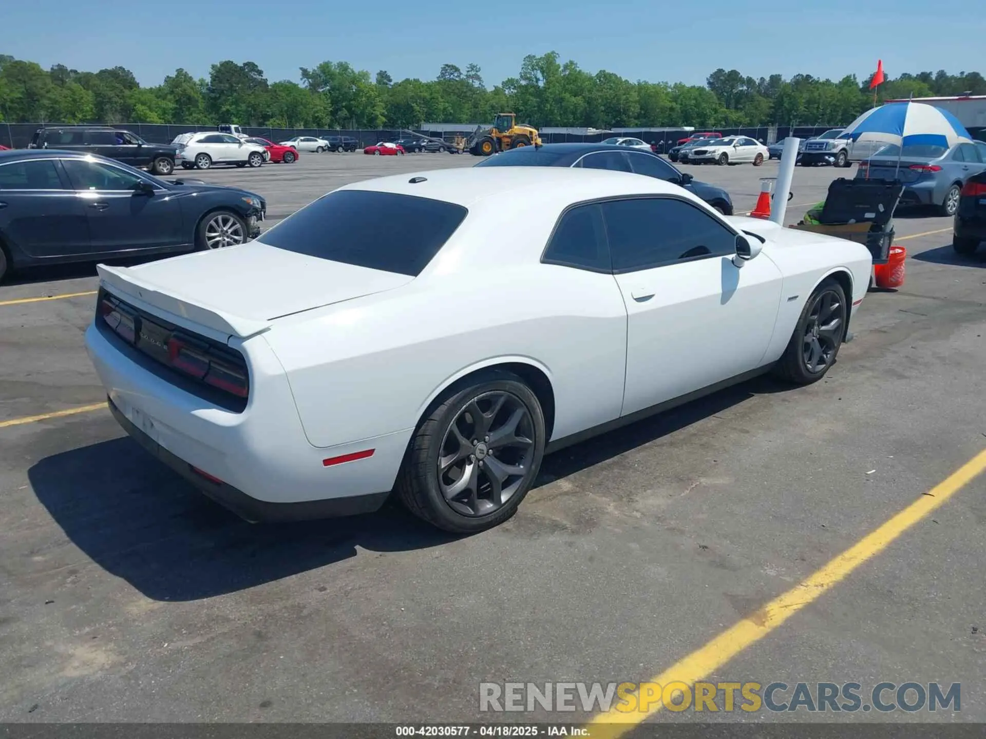4 Photograph of a damaged car 2C3CDZBT4KH629423 DODGE CHALLENGER 2019