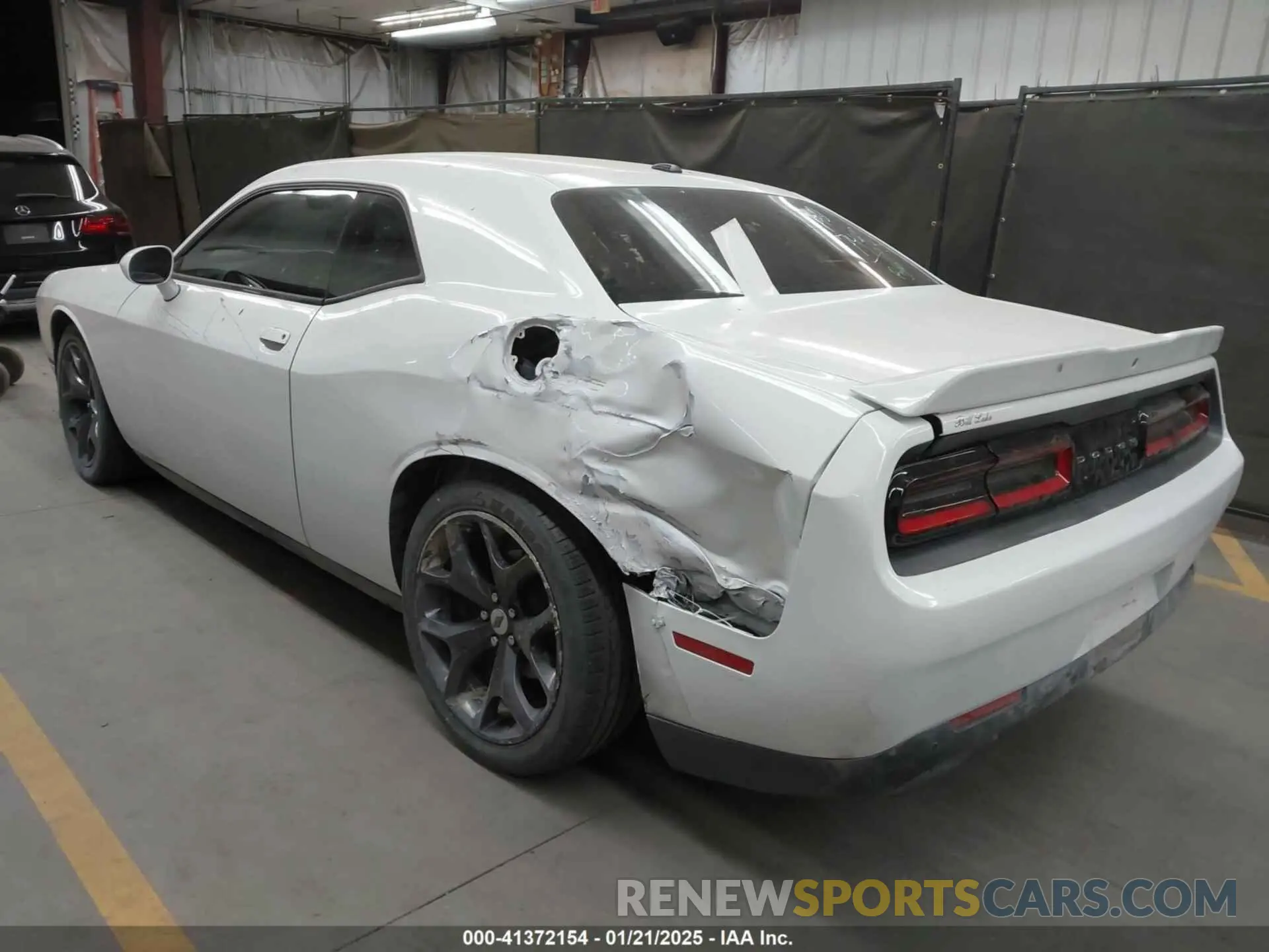 3 Photograph of a damaged car 2C3CDZBT5KH573606 DODGE CHALLENGER 2019