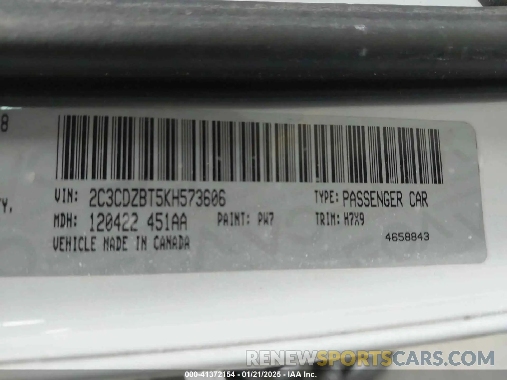 9 Photograph of a damaged car 2C3CDZBT5KH573606 DODGE CHALLENGER 2019