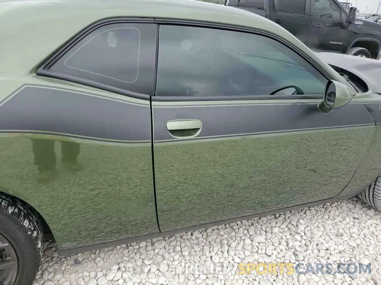 10 Photograph of a damaged car 2C3CDZBT5KH602540 DODGE CHALLENGER 2019