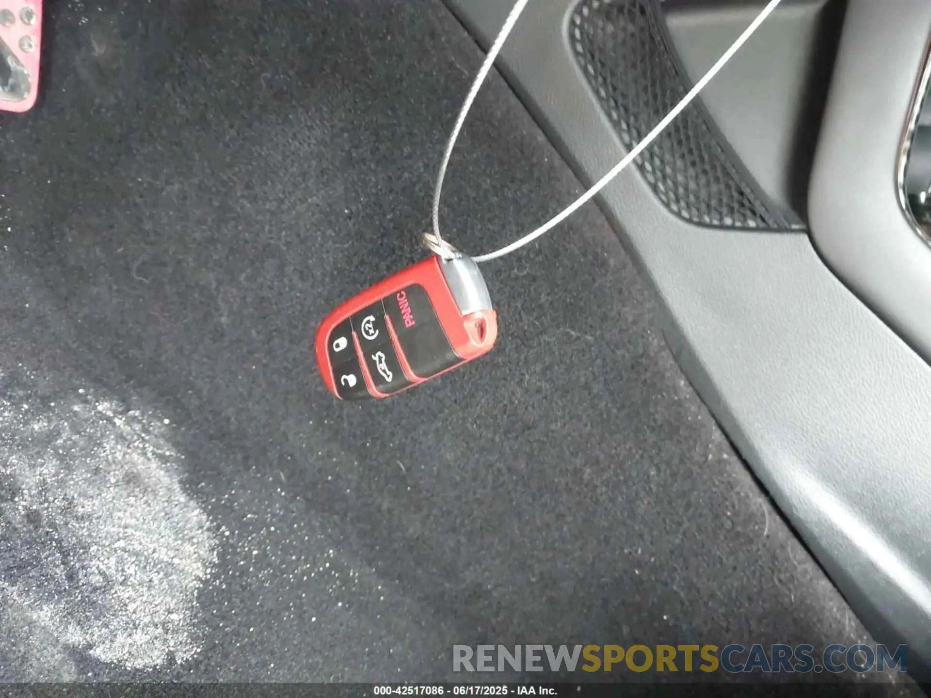 11 Photograph of a damaged car 2C3CDZBT5KH724184 DODGE CHALLENGER 2019