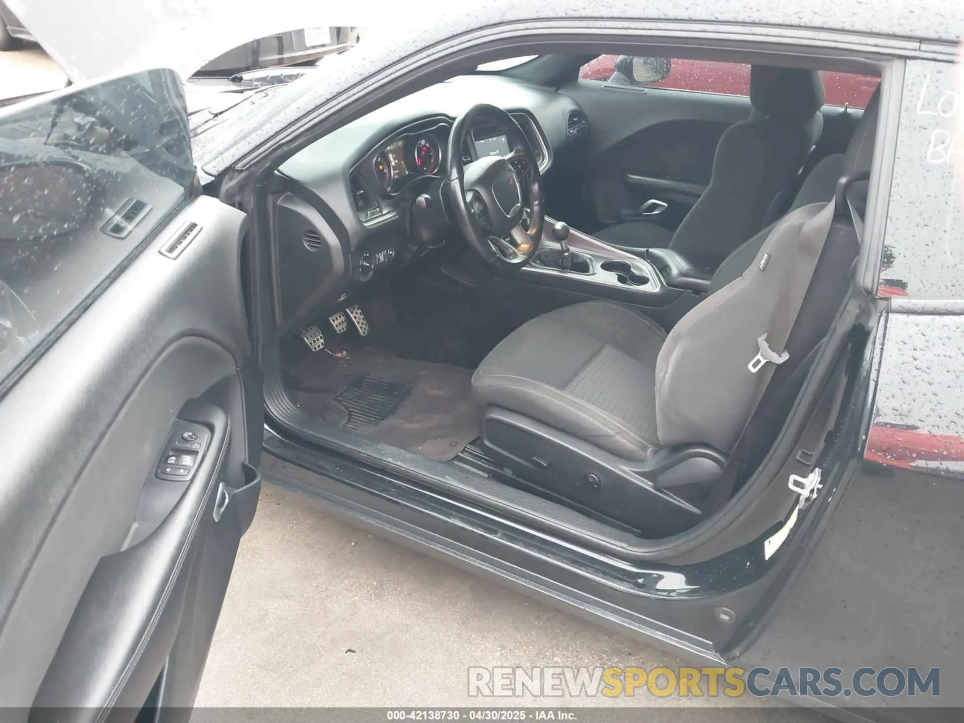17 Photograph of a damaged car 2C3CDZBT6KH504293 DODGE CHALLENGER 2019