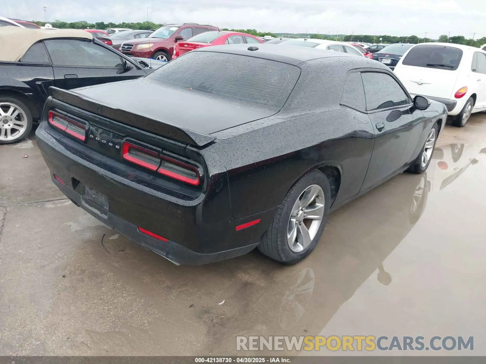 4 Photograph of a damaged car 2C3CDZBT6KH504293 DODGE CHALLENGER 2019