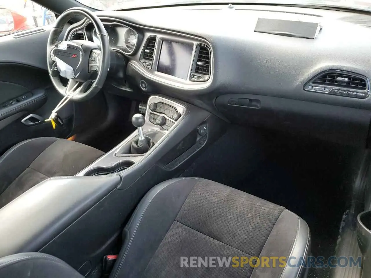 8 Photograph of a damaged car 2C3CDZBT6KH640746 DODGE CHALLENGER 2019