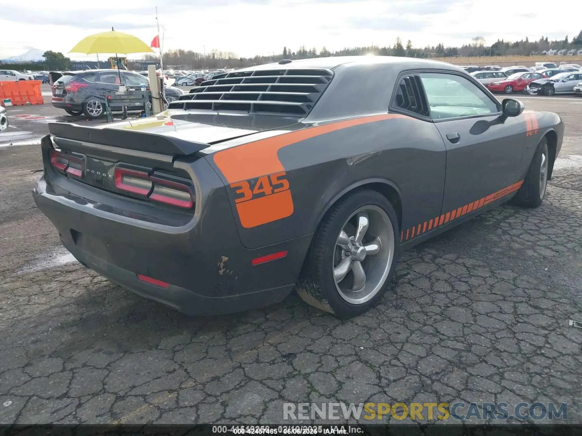 4 Photograph of a damaged car 2C3CDZBT6KH652184 DODGE CHALLENGER 2019