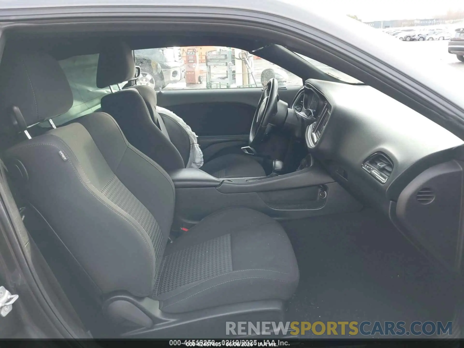 5 Photograph of a damaged car 2C3CDZBT6KH652184 DODGE CHALLENGER 2019