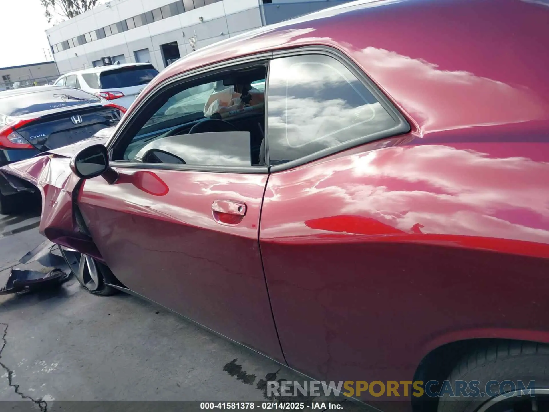 14 Photograph of a damaged car 2C3CDZBT6KH660527 DODGE CHALLENGER 2019