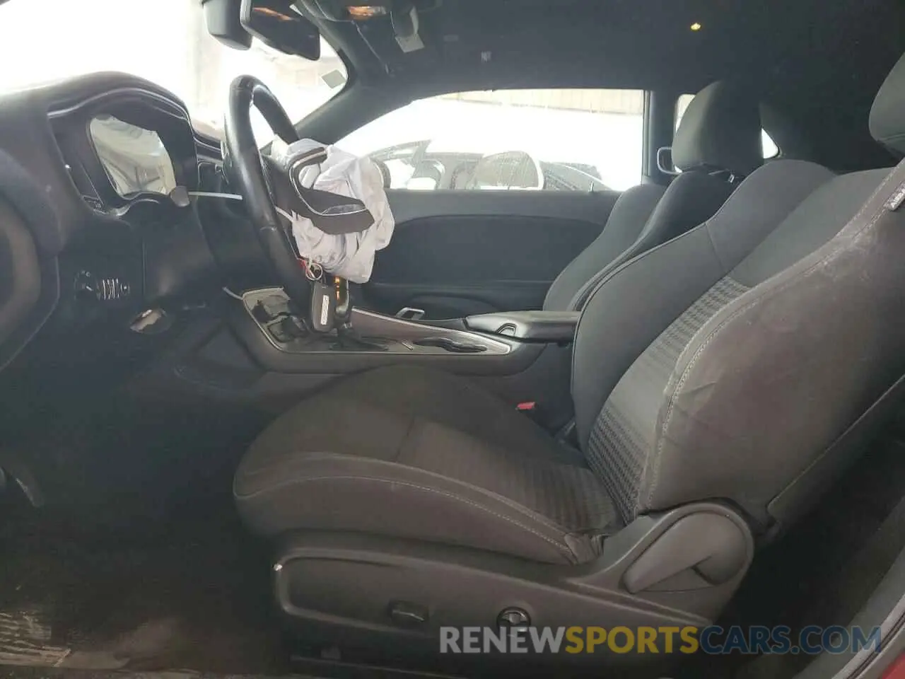 7 Photograph of a damaged car 2C3CDZBT7KH512175 DODGE CHALLENGER 2019