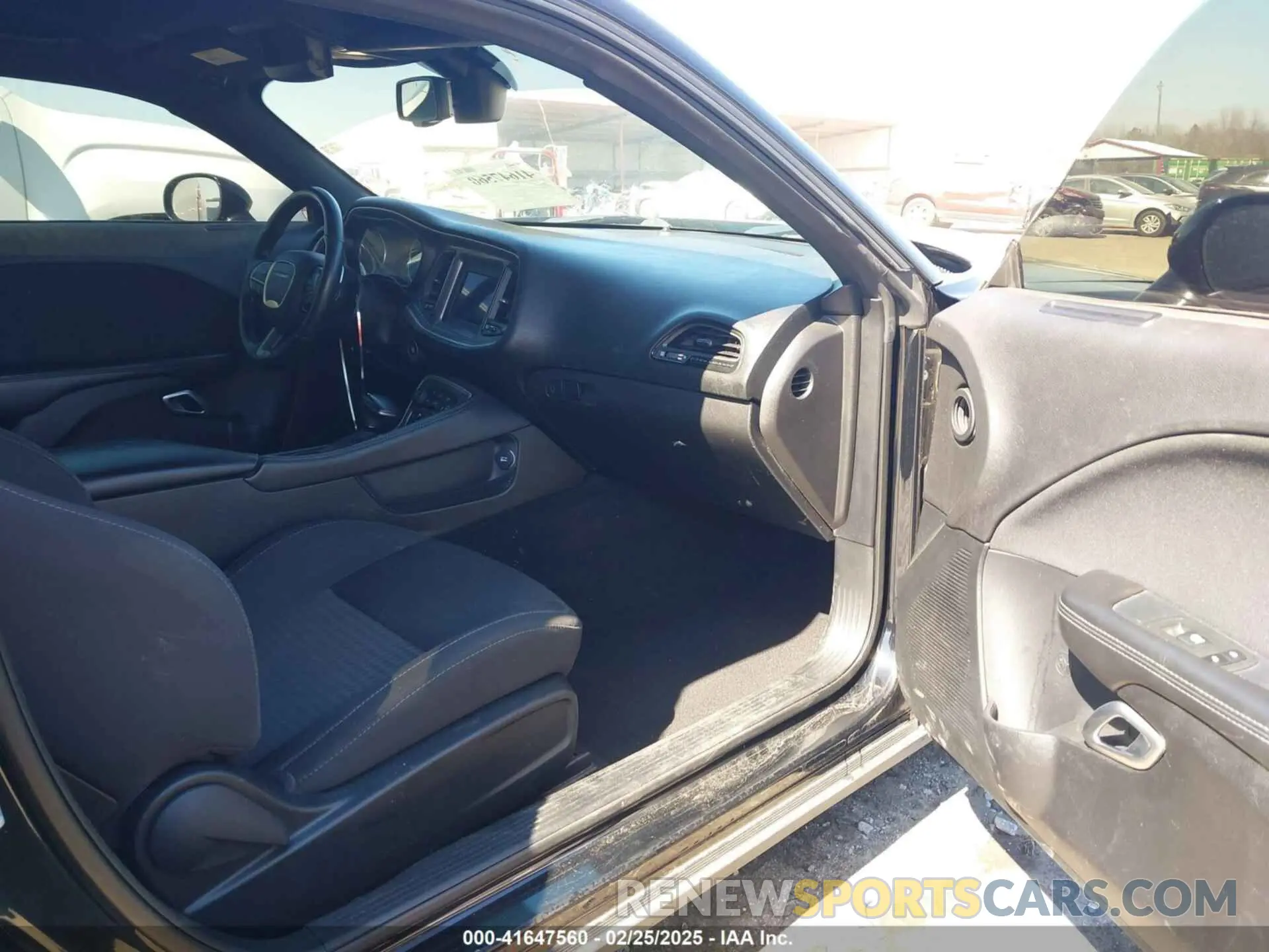 5 Photograph of a damaged car 2C3CDZBT7KH583408 DODGE CHALLENGER 2019