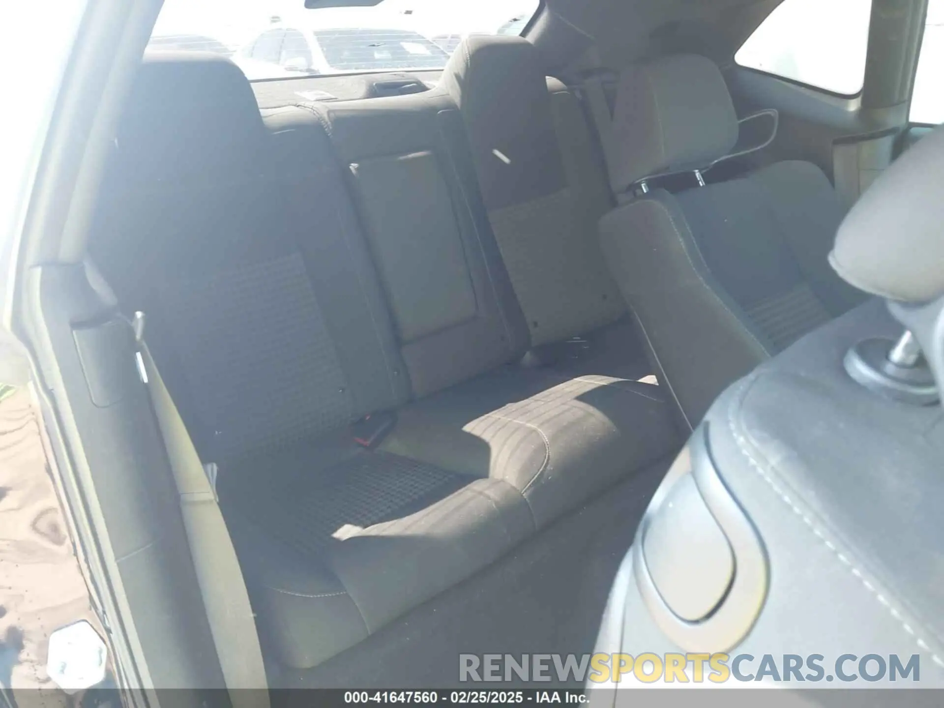 8 Photograph of a damaged car 2C3CDZBT7KH583408 DODGE CHALLENGER 2019