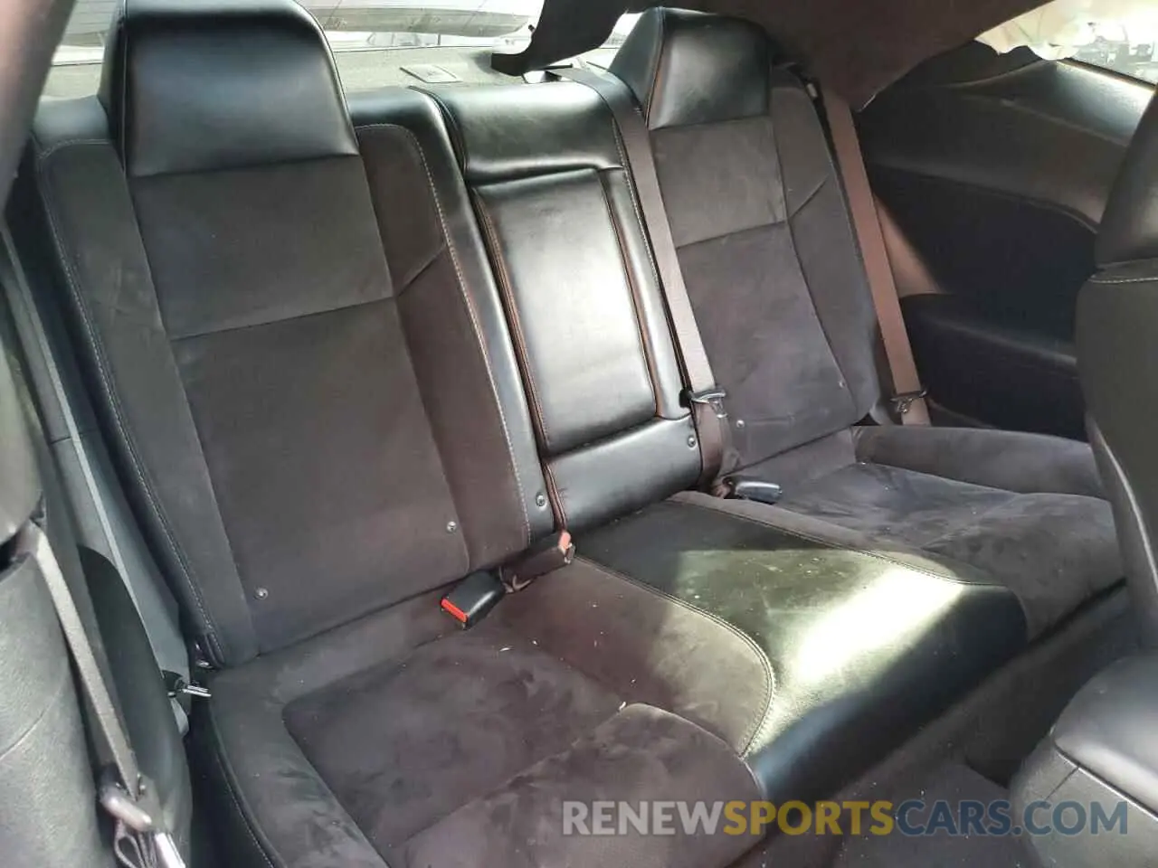 11 Photograph of a damaged car 2C3CDZBT7KH591282 DODGE CHALLENGER 2019