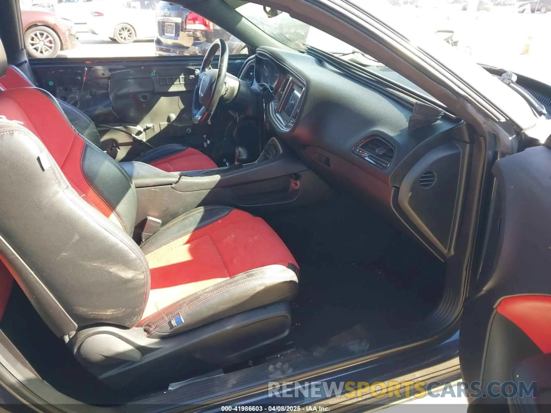 5 Photograph of a damaged car 2C3CDZBT7KH629240 DODGE CHALLENGER 2019