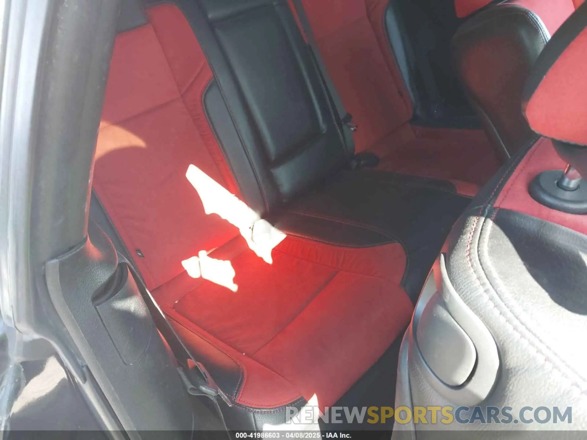 8 Photograph of a damaged car 2C3CDZBT7KH629240 DODGE CHALLENGER 2019