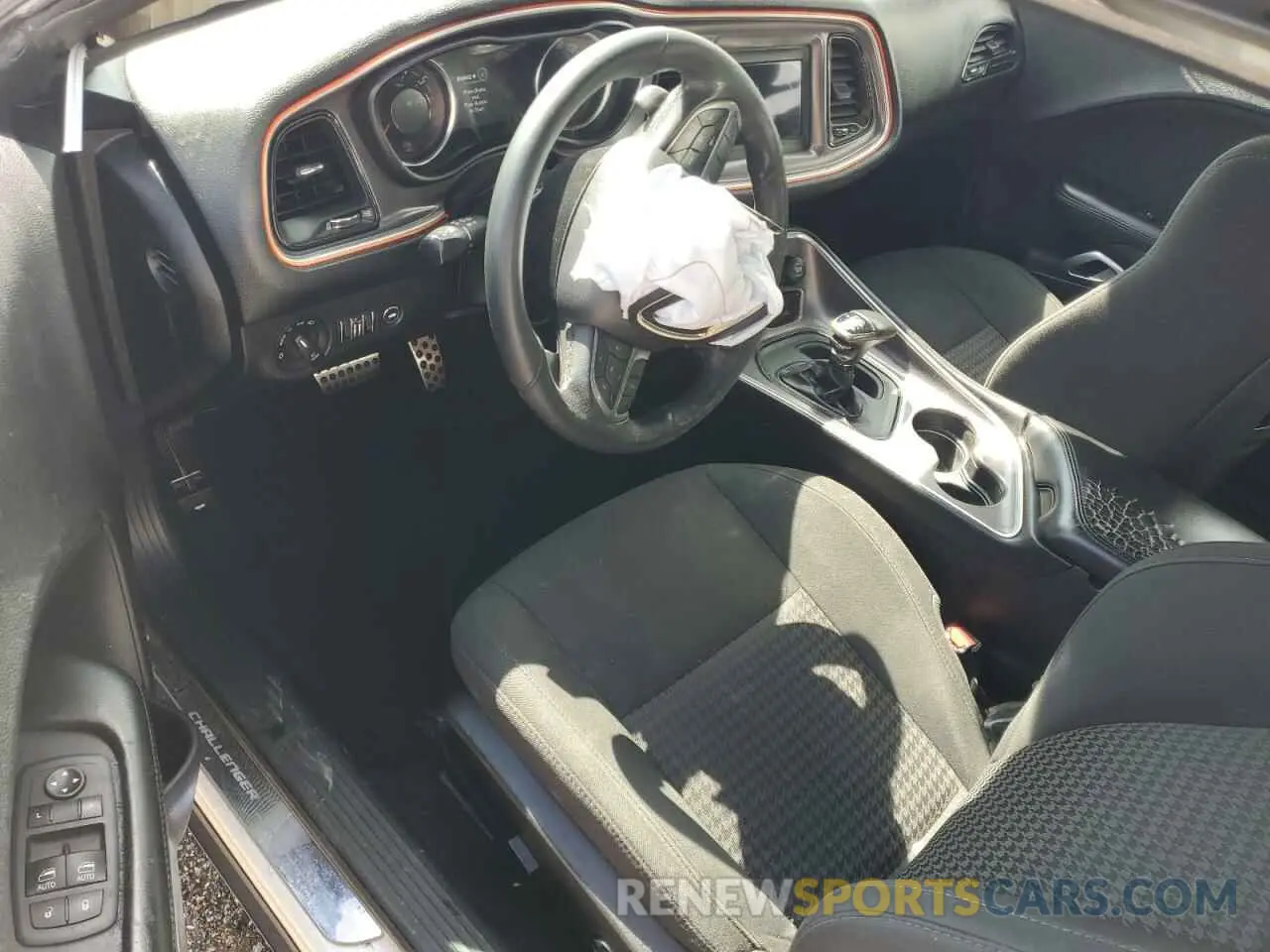 8 Photograph of a damaged car 2C3CDZBT7KH629402 DODGE CHALLENGER 2019