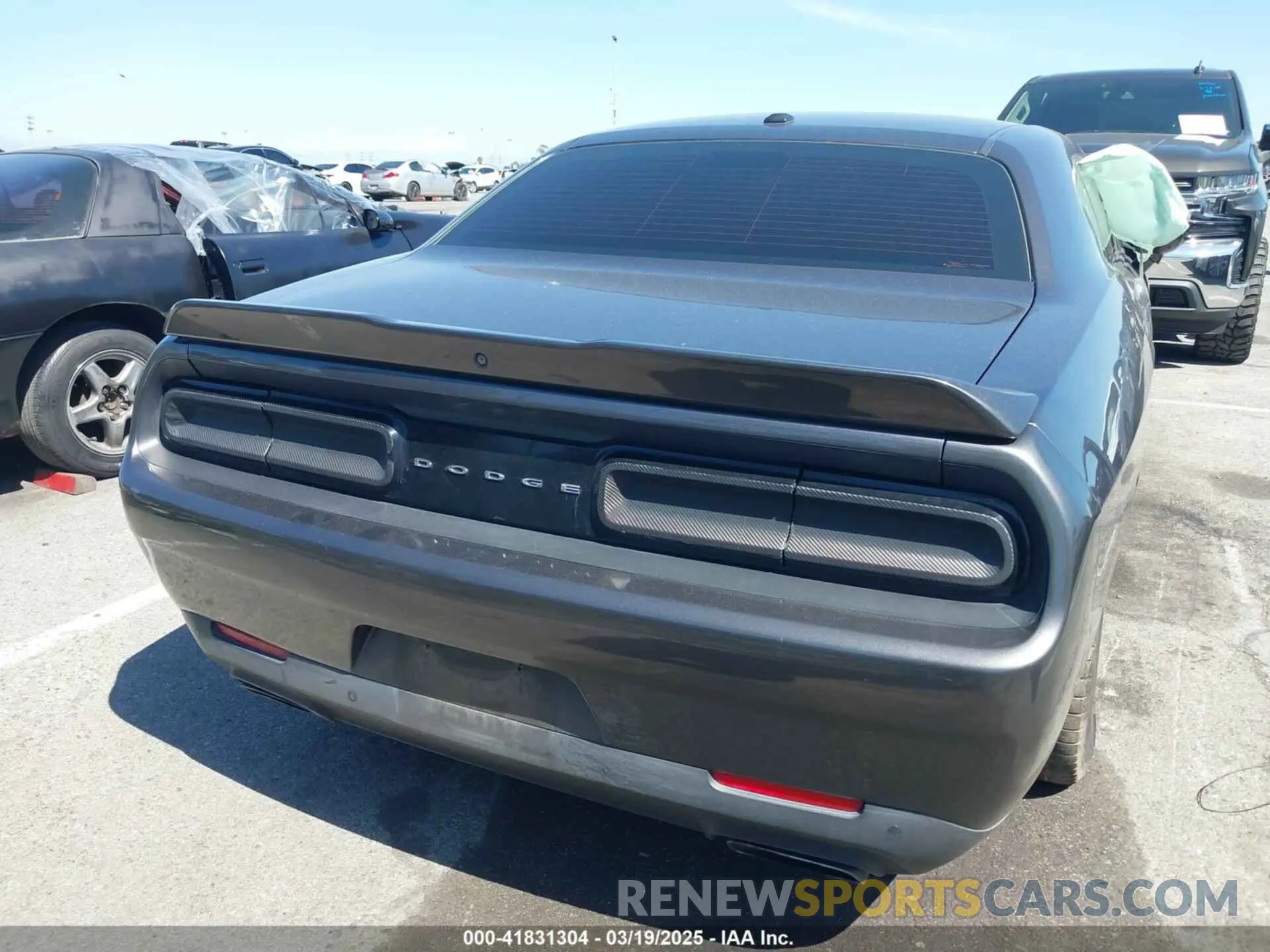 15 Photograph of a damaged car 2C3CDZBT7KH641758 DODGE CHALLENGER 2019