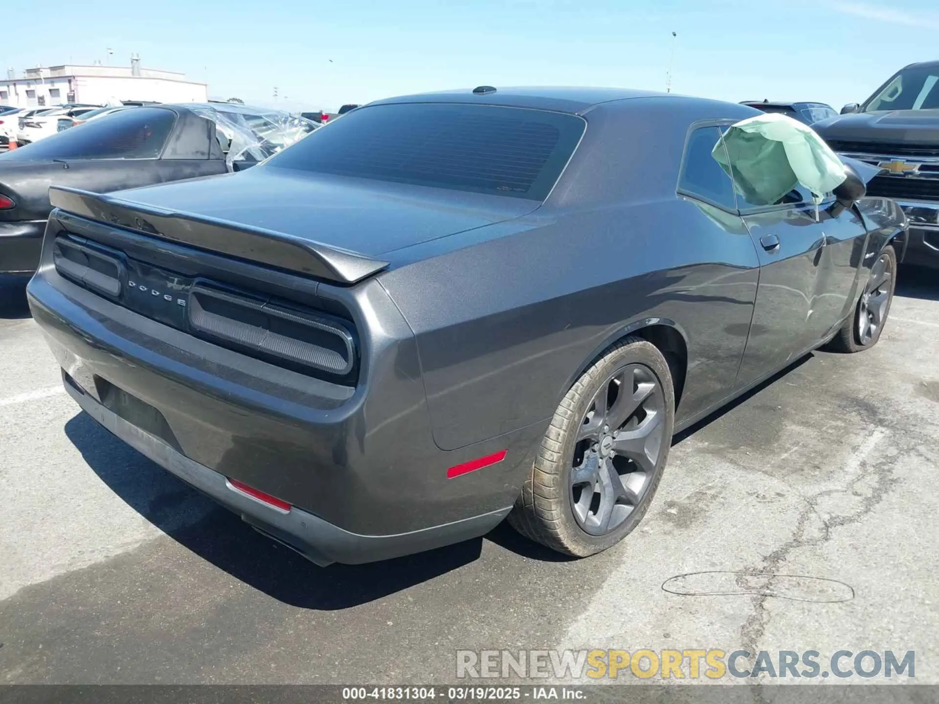 4 Photograph of a damaged car 2C3CDZBT7KH641758 DODGE CHALLENGER 2019