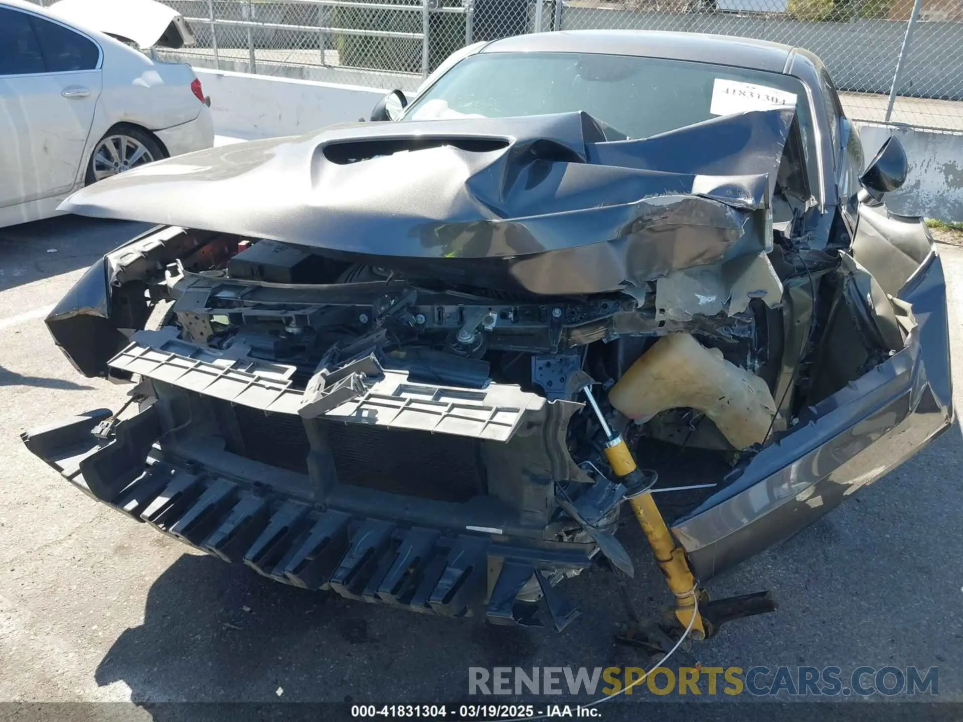 6 Photograph of a damaged car 2C3CDZBT7KH641758 DODGE CHALLENGER 2019