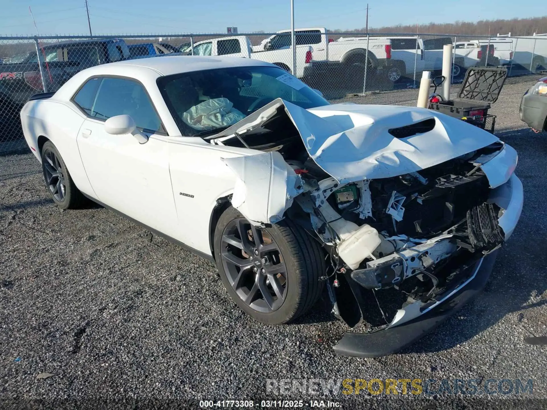 1 Photograph of a damaged car 2C3CDZBT7KH690121 DODGE CHALLENGER 2019