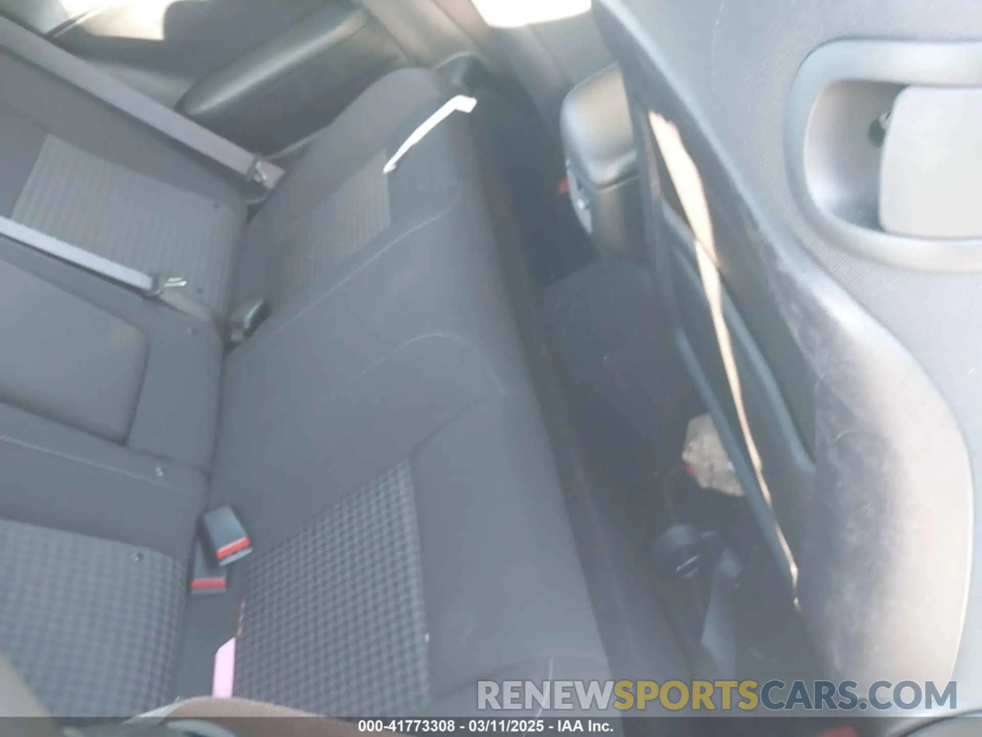 8 Photograph of a damaged car 2C3CDZBT7KH690121 DODGE CHALLENGER 2019