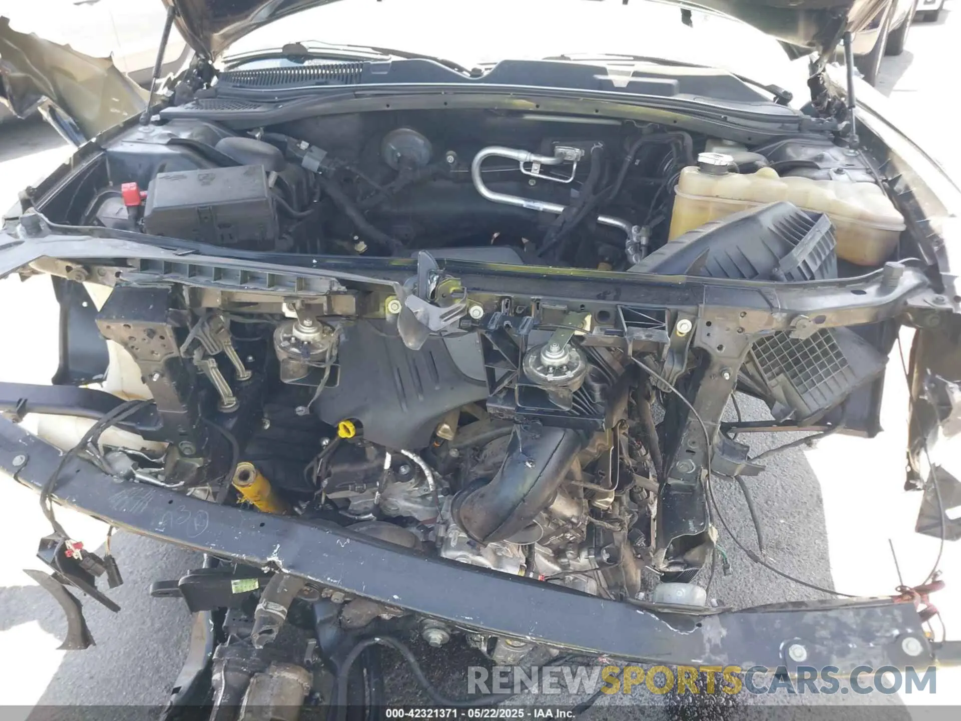 10 Photograph of a damaged car 2C3CDZBT8KH574054 DODGE CHALLENGER 2019