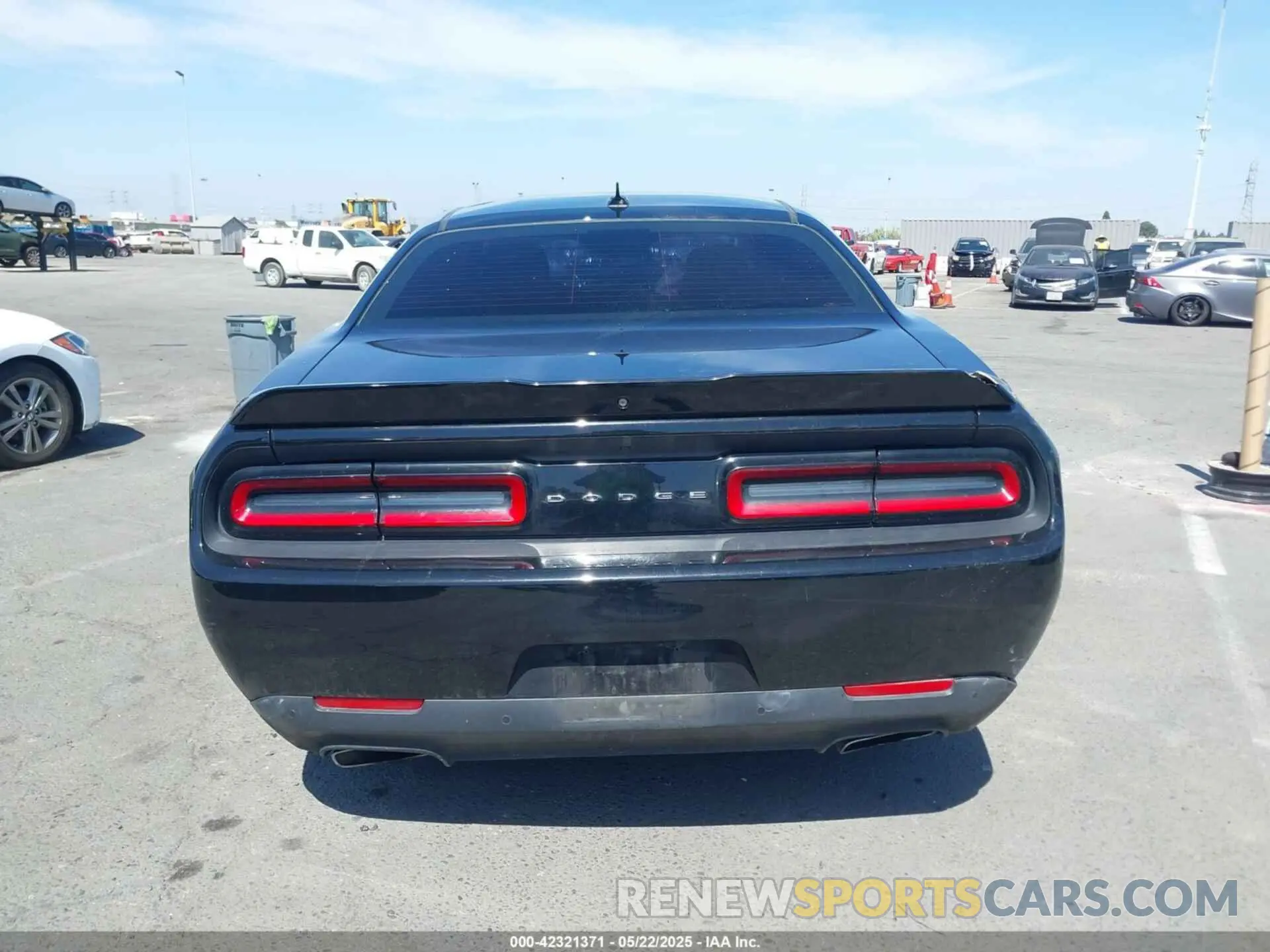 17 Photograph of a damaged car 2C3CDZBT8KH574054 DODGE CHALLENGER 2019