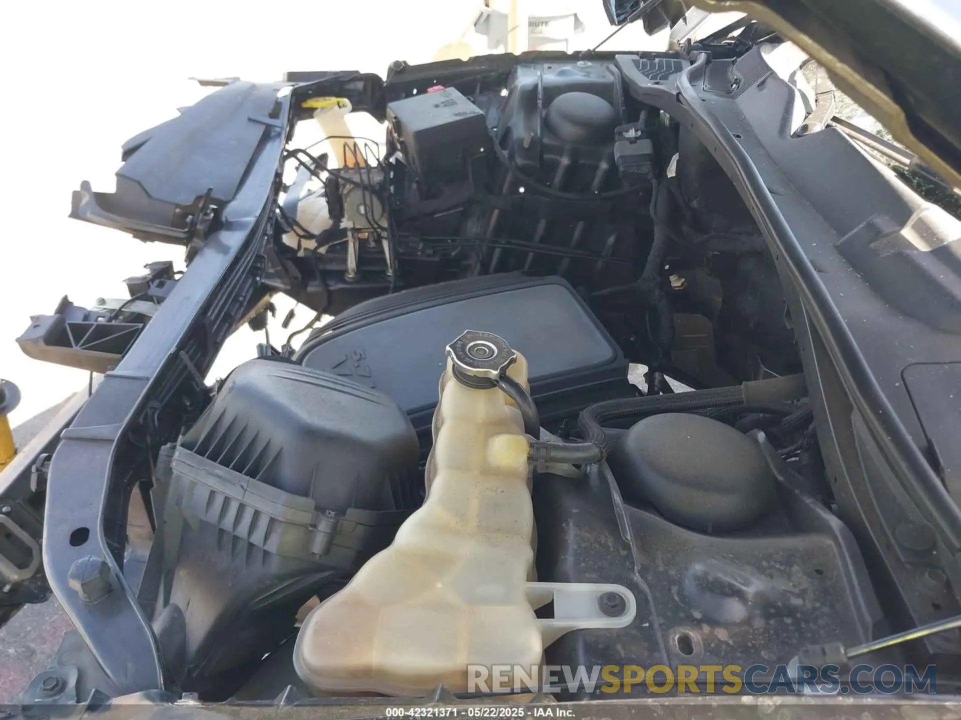 18 Photograph of a damaged car 2C3CDZBT8KH574054 DODGE CHALLENGER 2019