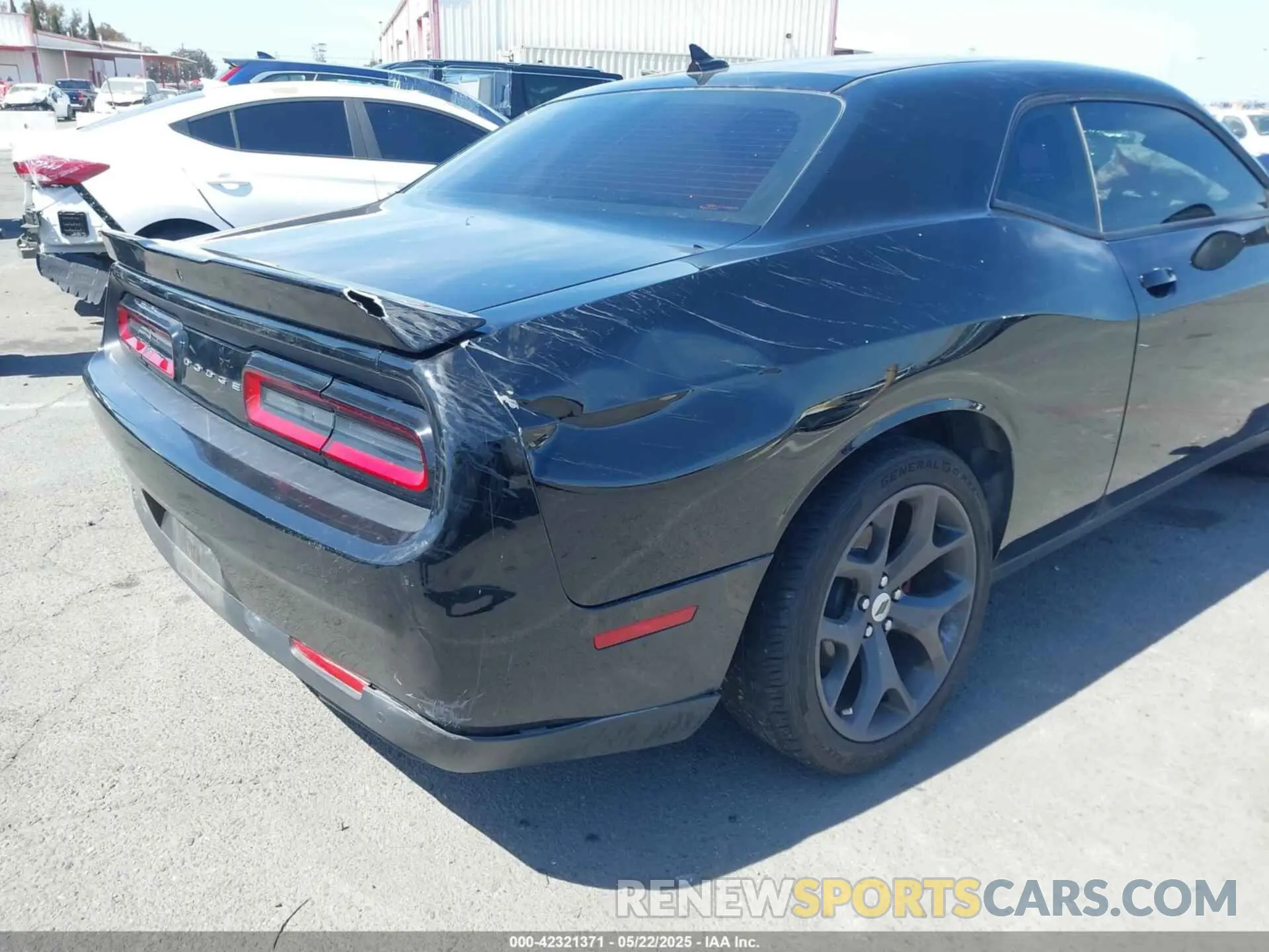 22 Photograph of a damaged car 2C3CDZBT8KH574054 DODGE CHALLENGER 2019