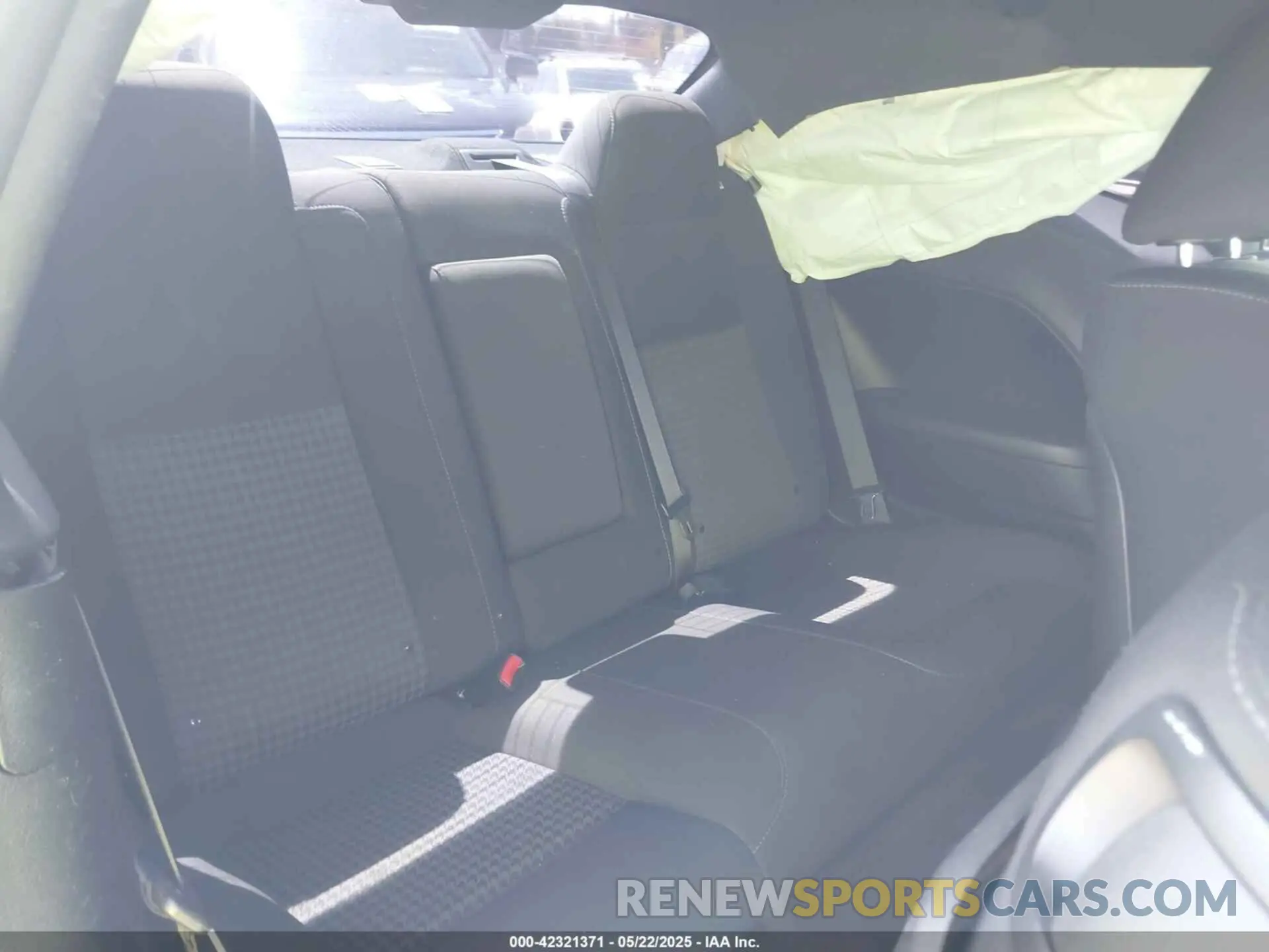8 Photograph of a damaged car 2C3CDZBT8KH574054 DODGE CHALLENGER 2019