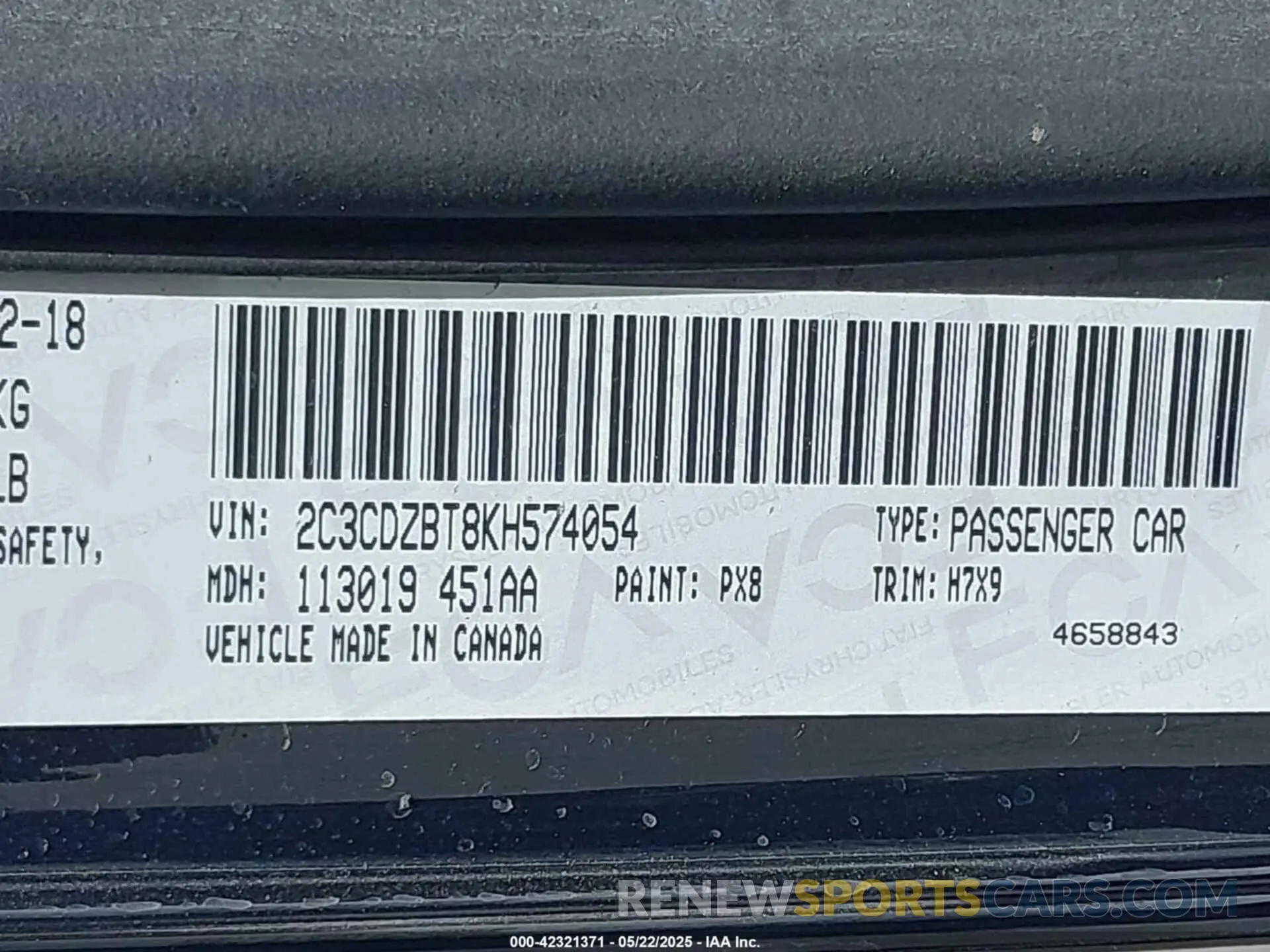 9 Photograph of a damaged car 2C3CDZBT8KH574054 DODGE CHALLENGER 2019