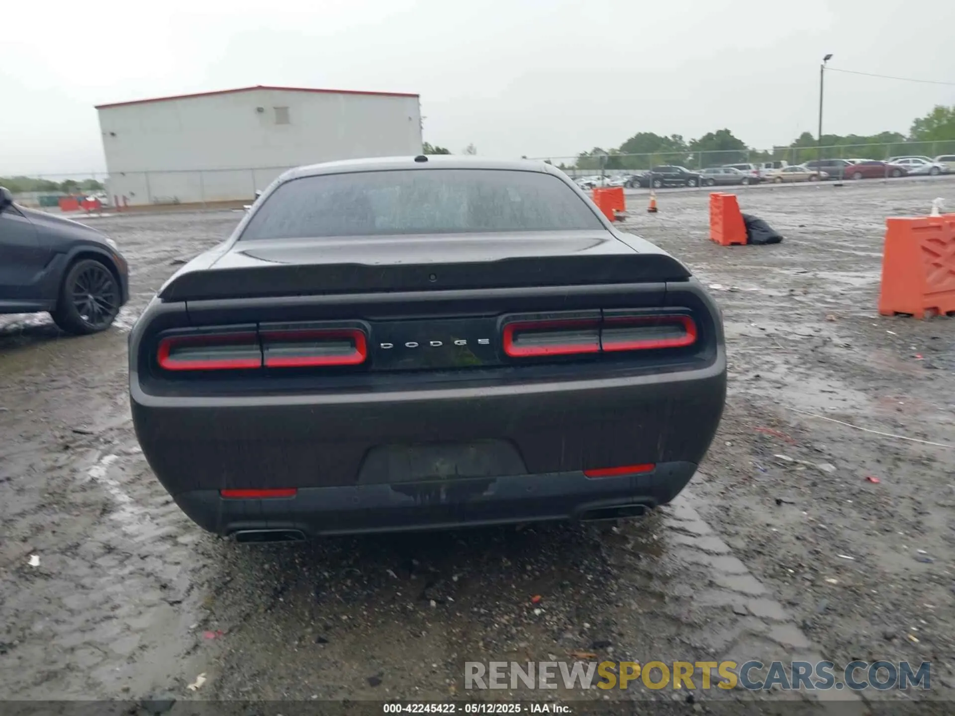 16 Photograph of a damaged car 2C3CDZBT8KH631806 DODGE CHALLENGER 2019