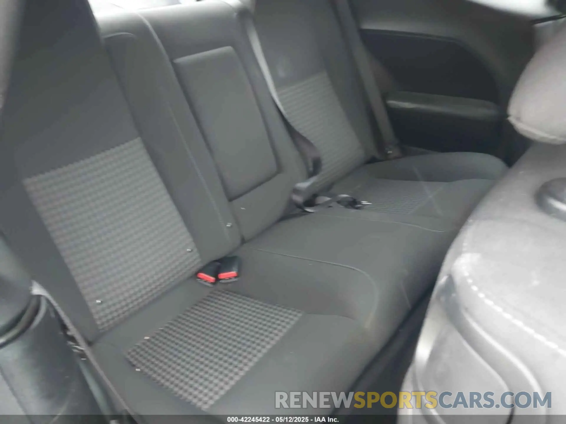 8 Photograph of a damaged car 2C3CDZBT8KH631806 DODGE CHALLENGER 2019