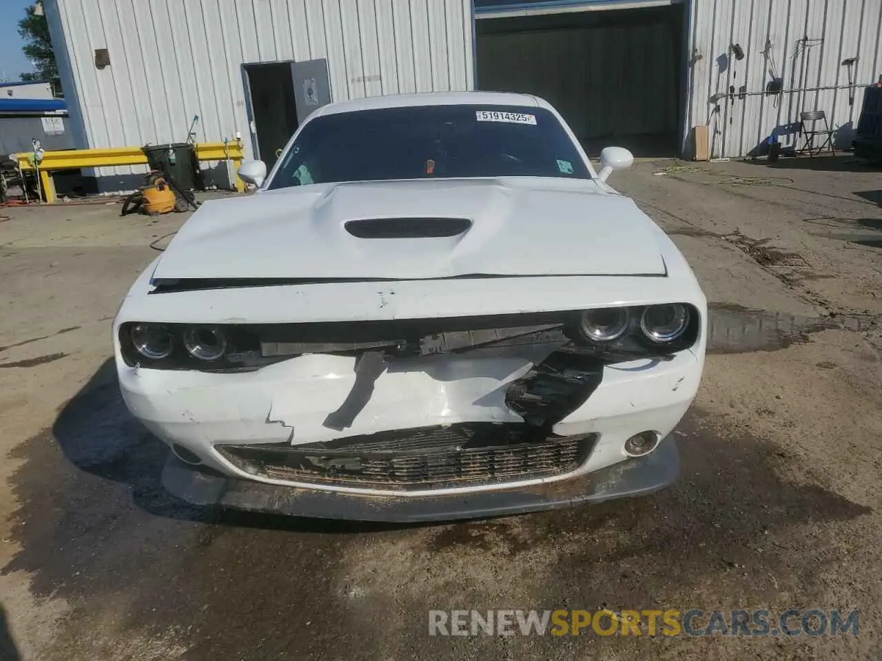 5 Photograph of a damaged car 2C3CDZBT8KH641638 DODGE CHALLENGER 2019