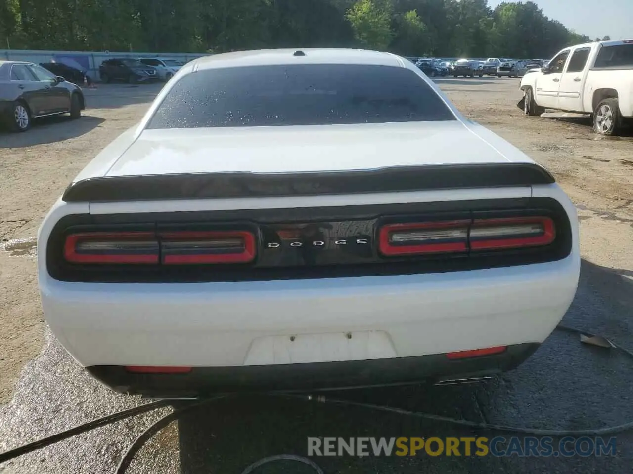 6 Photograph of a damaged car 2C3CDZBT8KH641638 DODGE CHALLENGER 2019