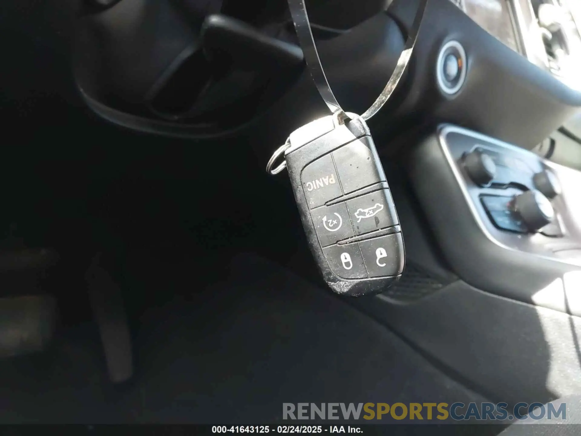 11 Photograph of a damaged car 2C3CDZBT8KH660495 DODGE CHALLENGER 2019