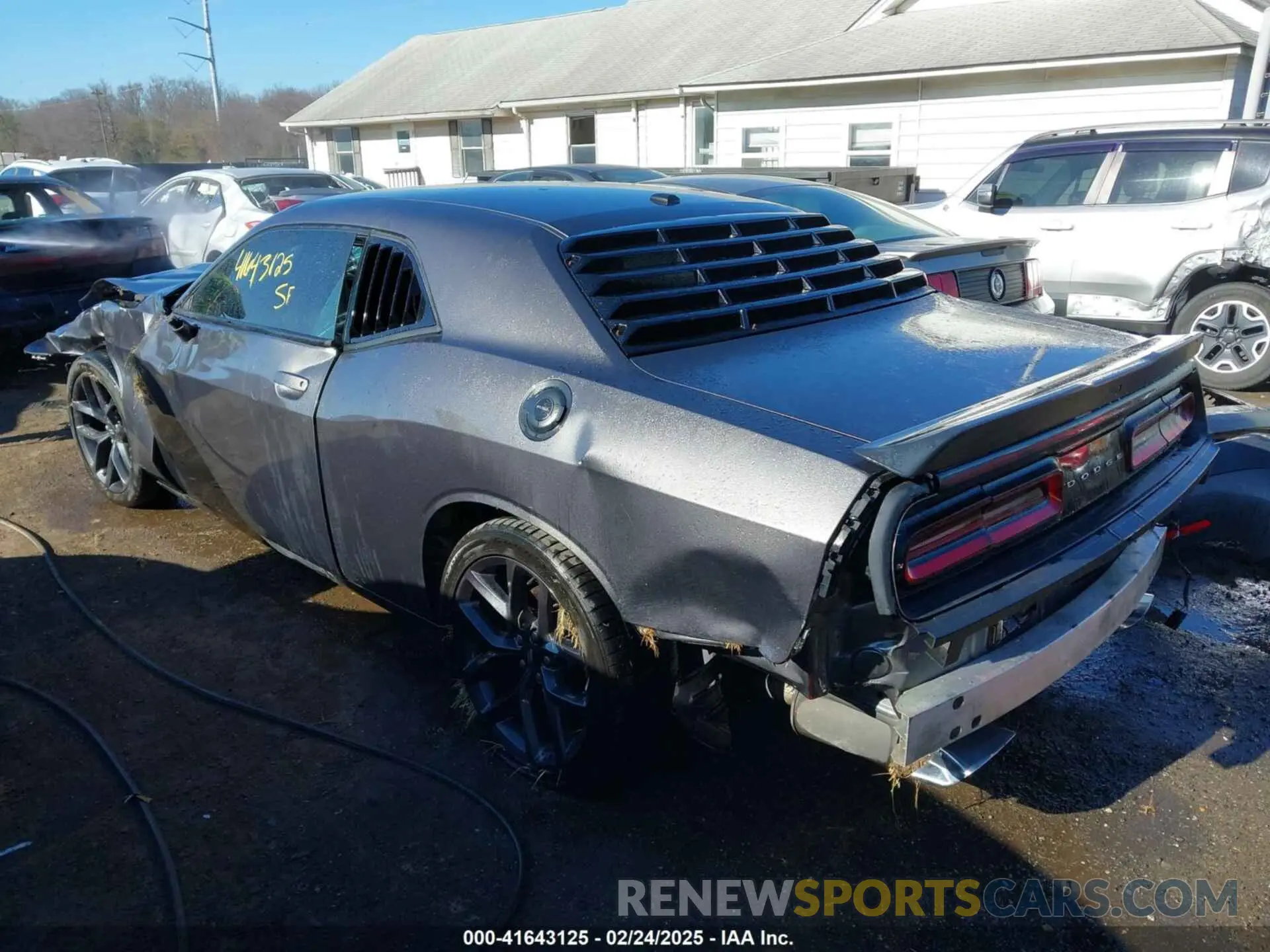 3 Photograph of a damaged car 2C3CDZBT8KH660495 DODGE CHALLENGER 2019
