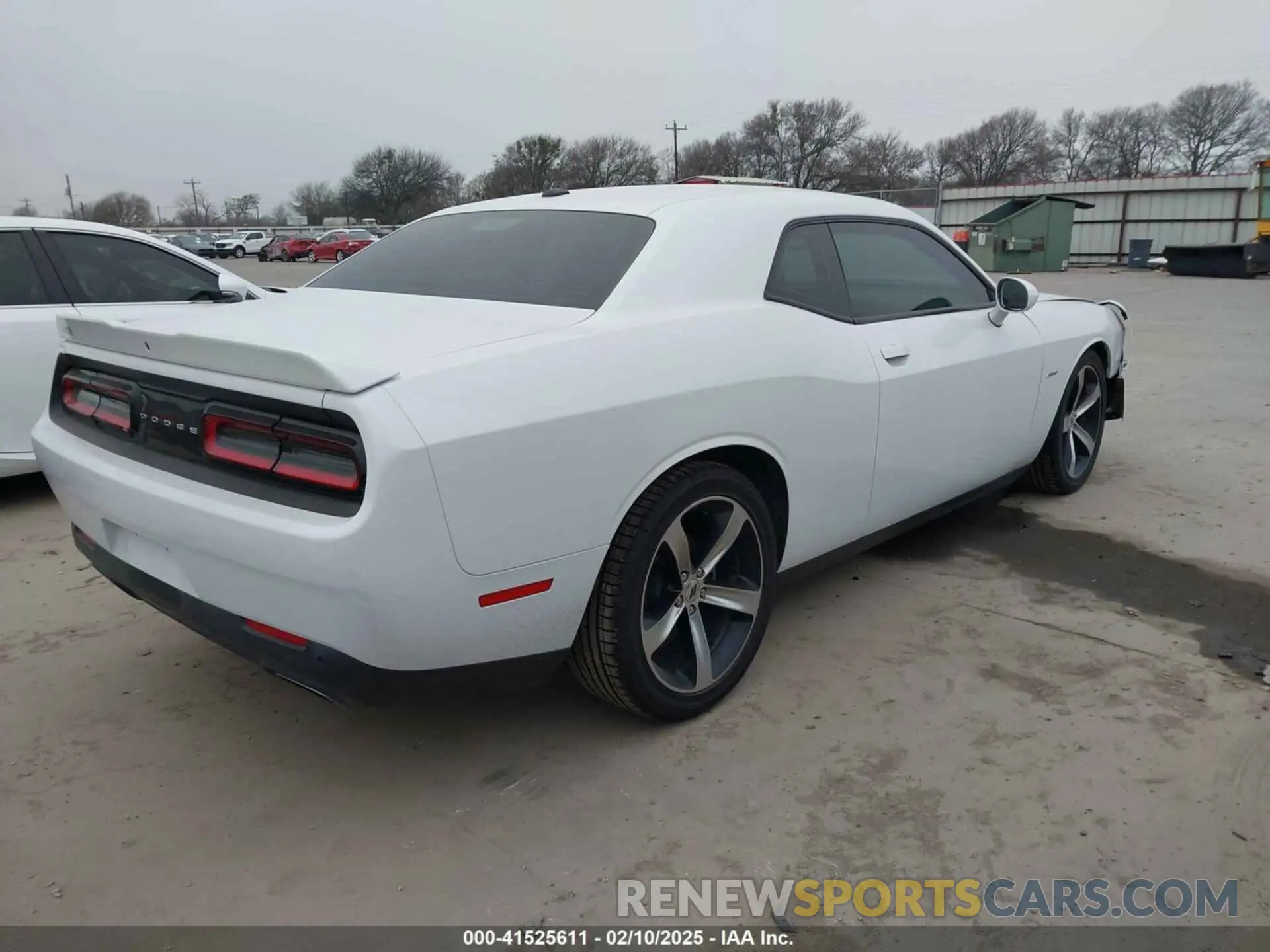 4 Photograph of a damaged car 2C3CDZBTXKH513336 DODGE CHALLENGER 2019