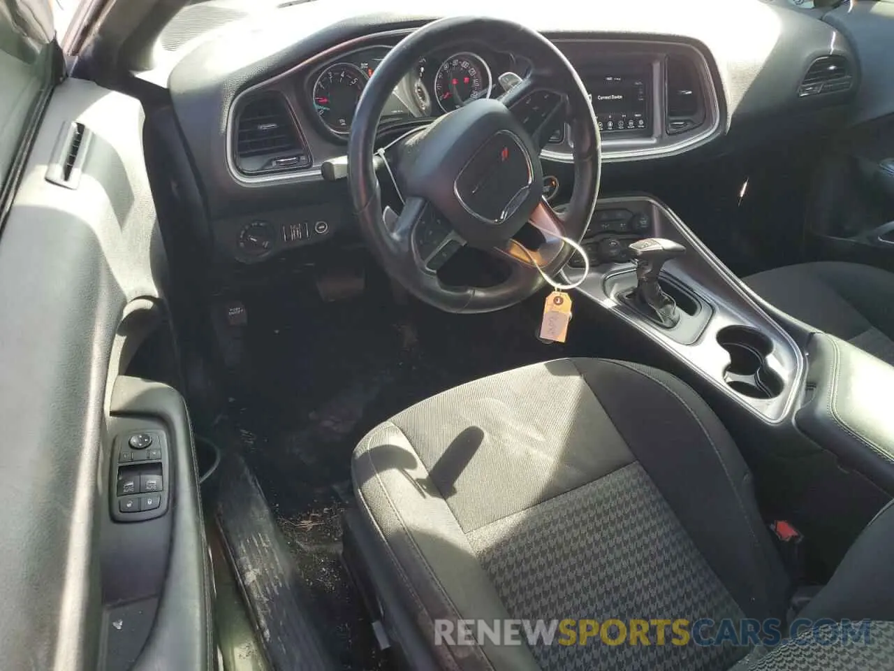 8 Photograph of a damaged car 2C3CDZBTXKH613775 DODGE CHALLENGER 2019
