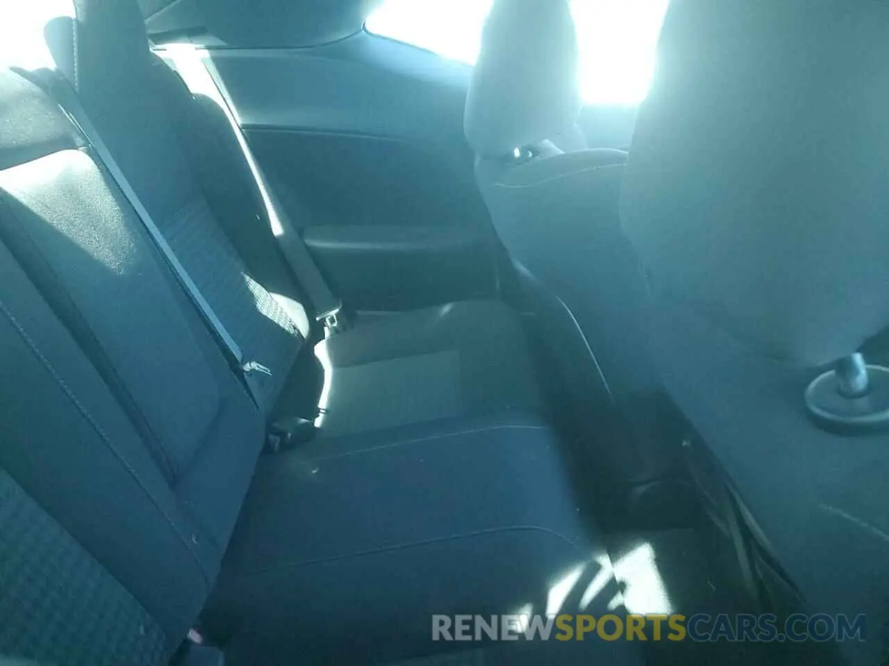 10 Photograph of a damaged car 2C3CDZBTXKH627689 DODGE CHALLENGER 2019