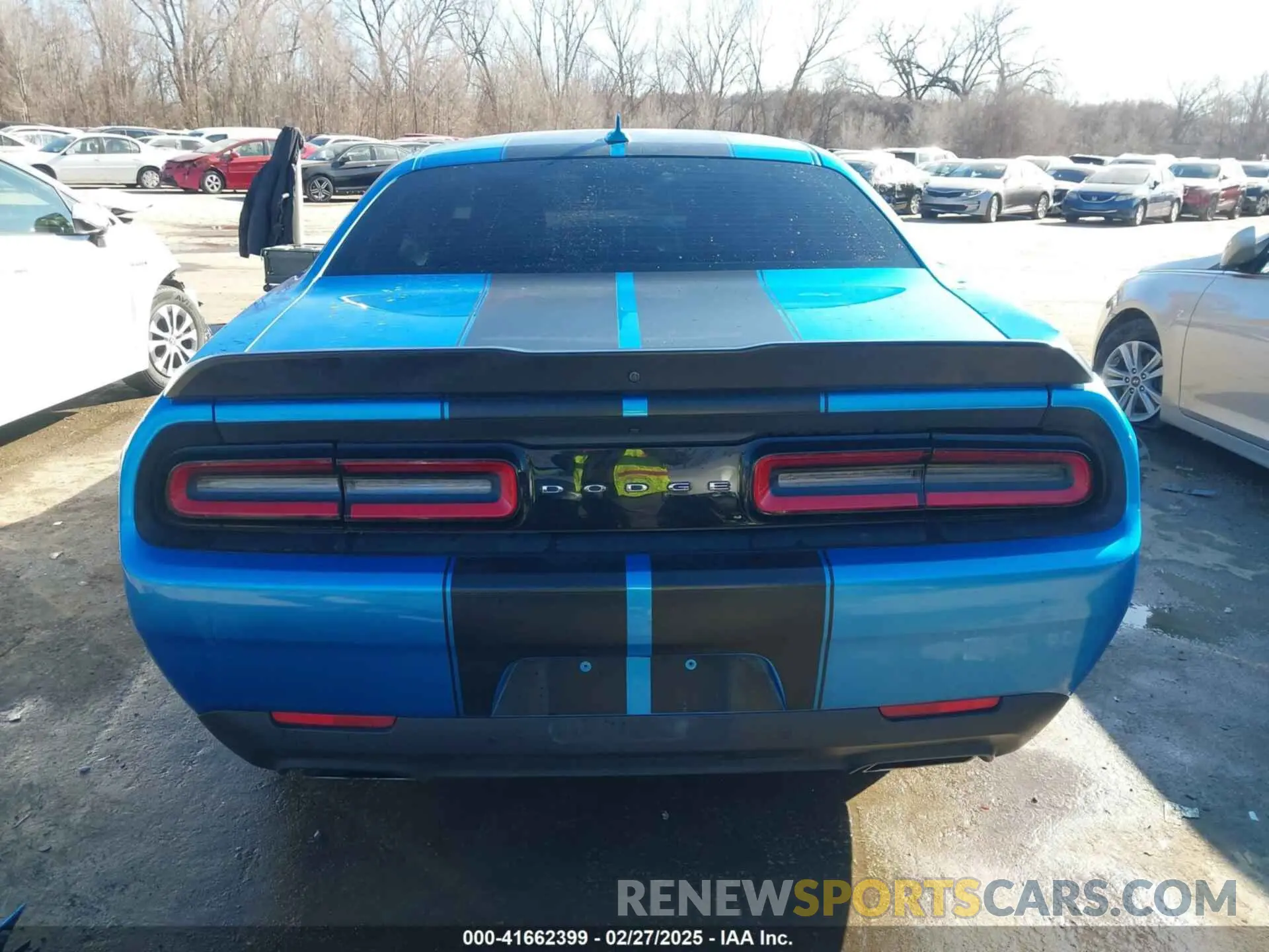 17 Photograph of a damaged car 2C3CDZFJ0KH552252 DODGE CHALLENGER 2019