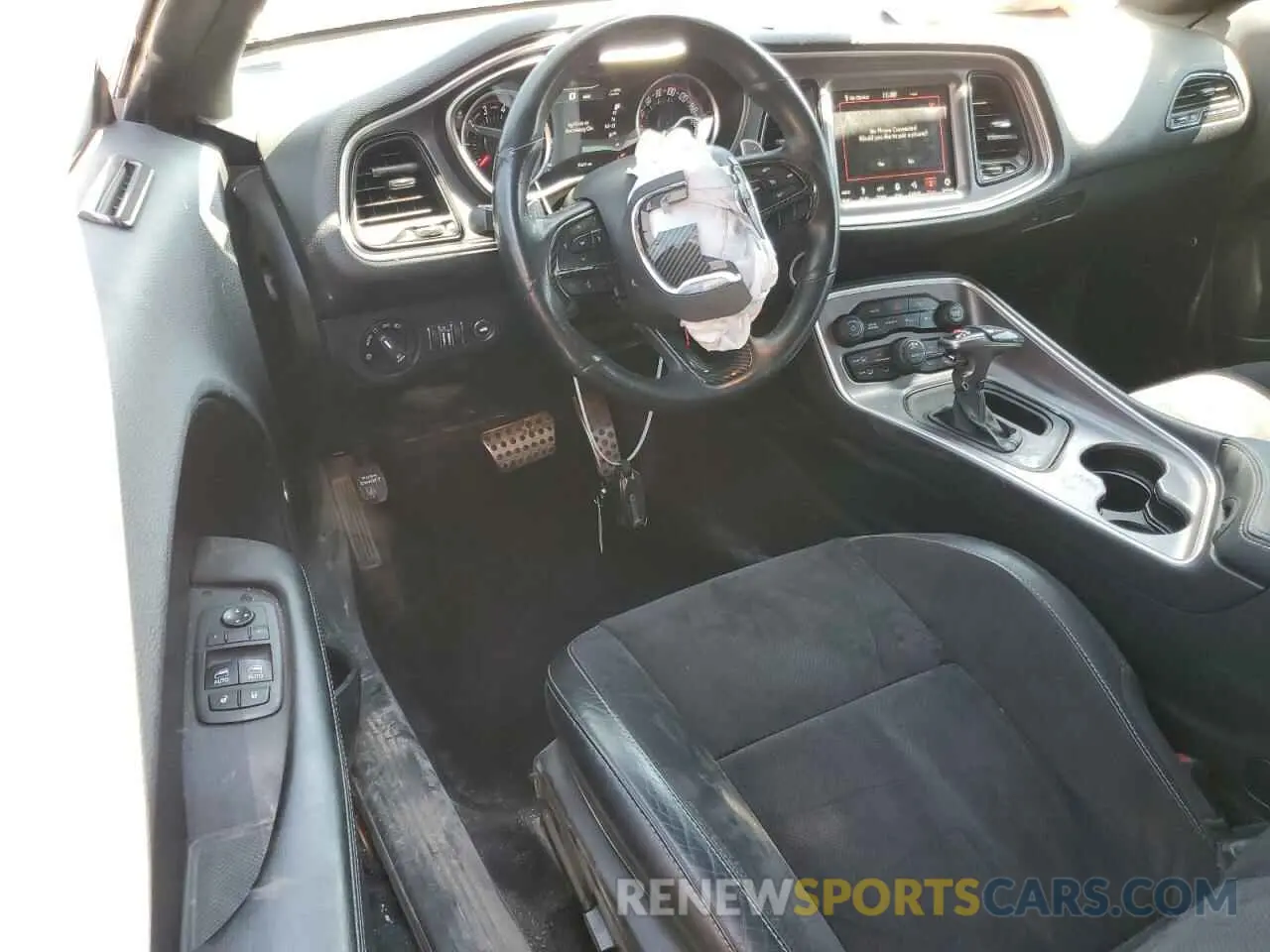 8 Photograph of a damaged car 2C3CDZFJ1KH530079 DODGE CHALLENGER 2019