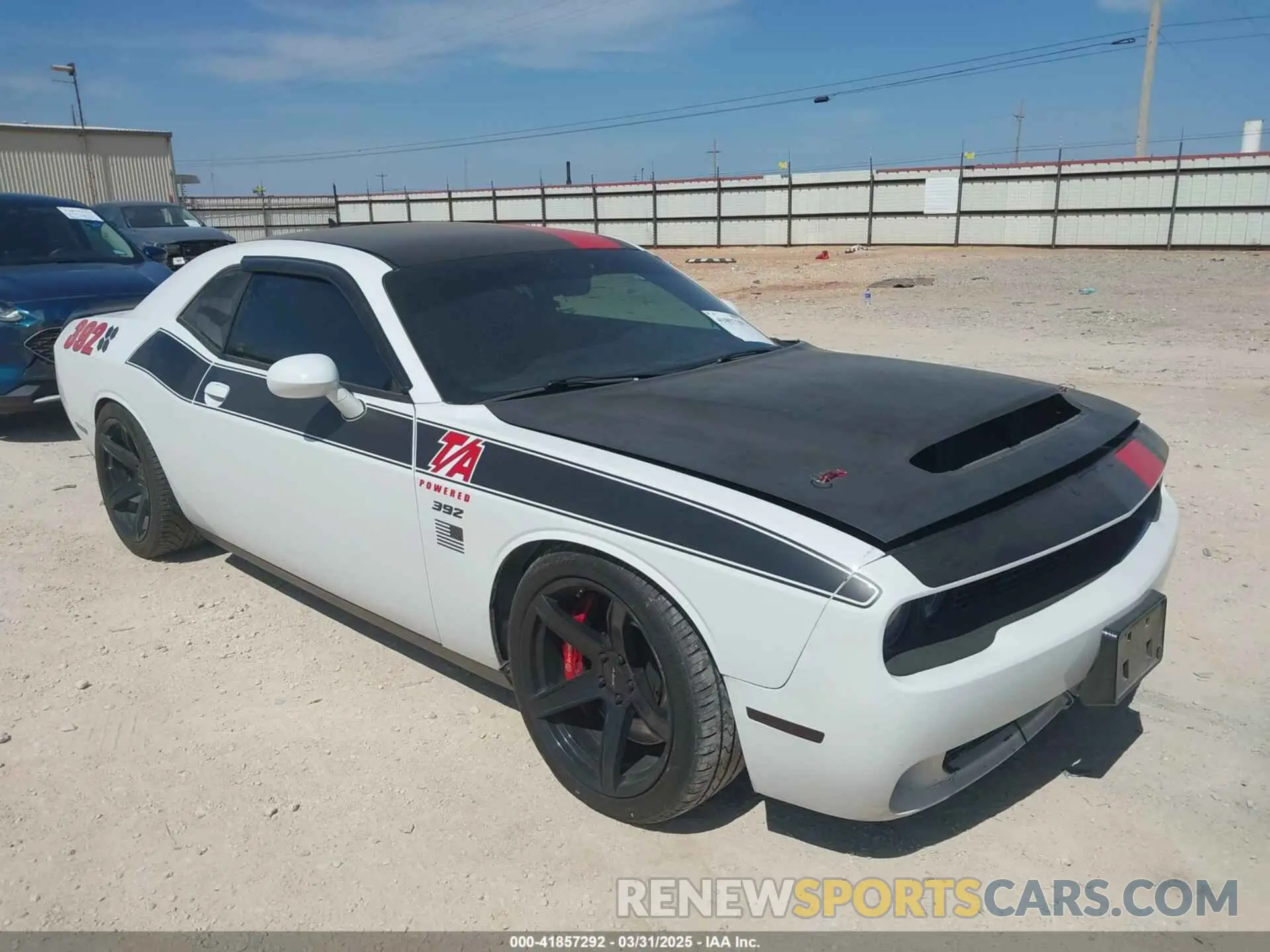 1 Photograph of a damaged car 2C3CDZFJ1KH546489 DODGE CHALLENGER 2019